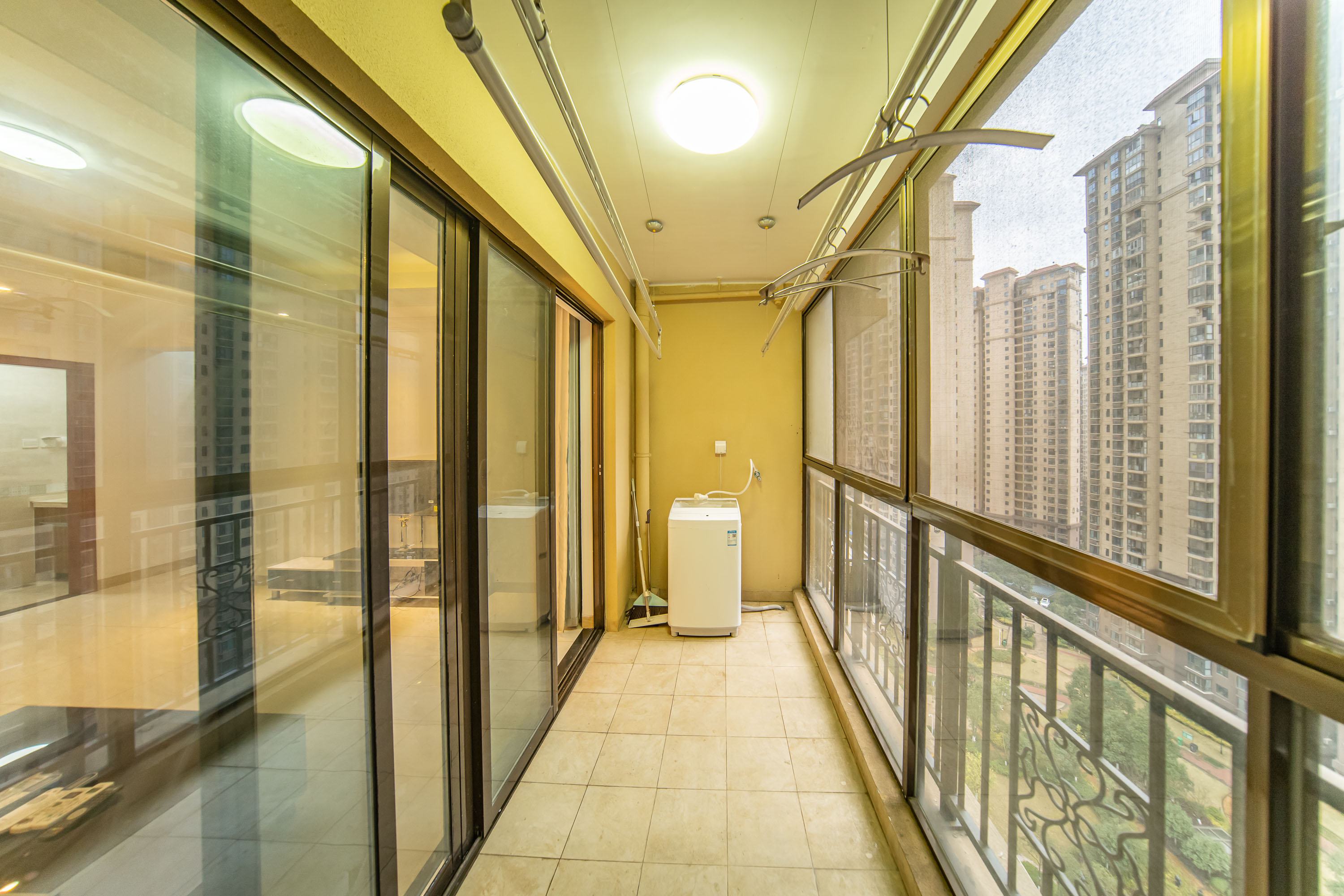 江山帝景哈佛  3室2厅2卫    135.3万阳台