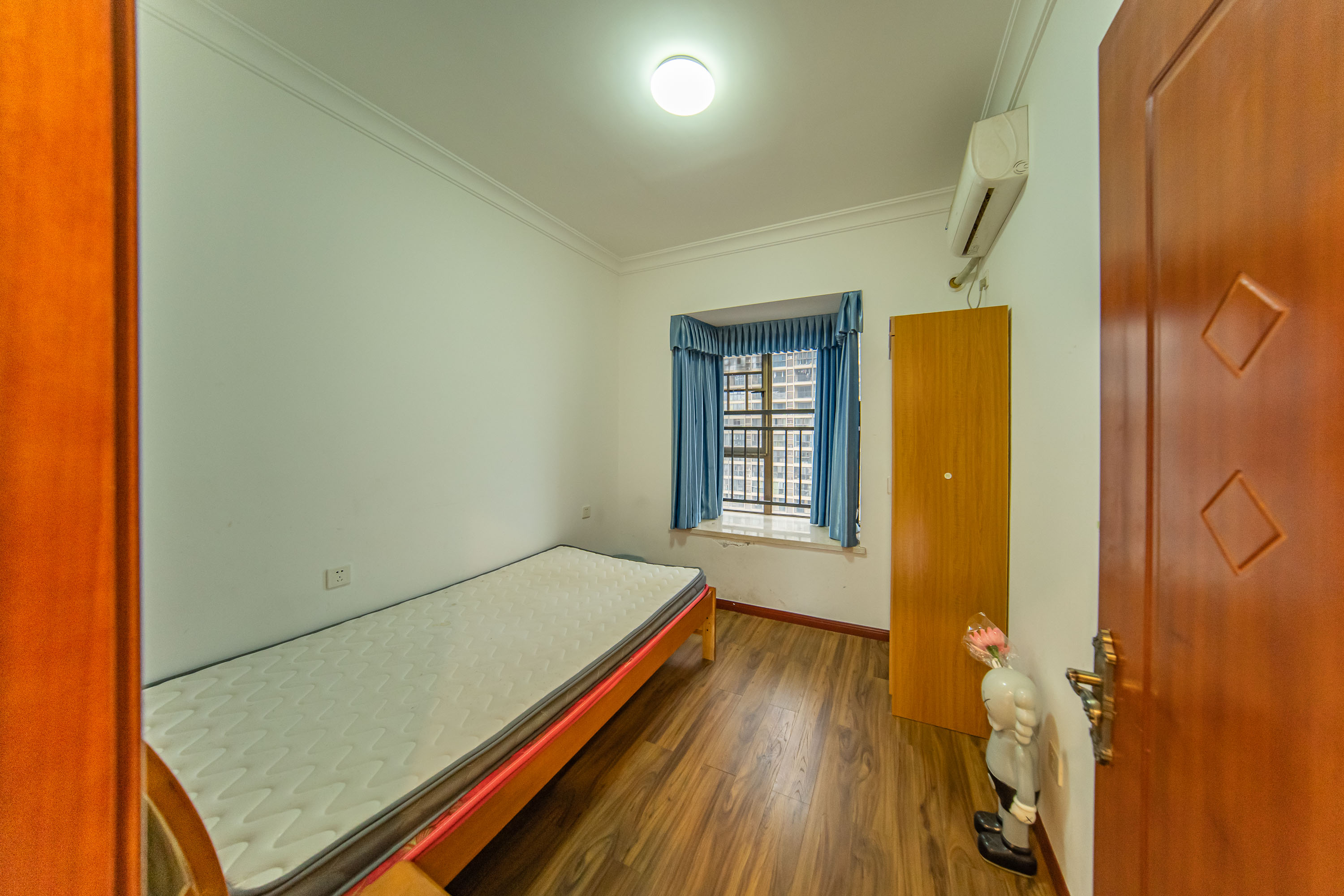 江山帝景哈佛  3室2厅2卫    135.3万卧室