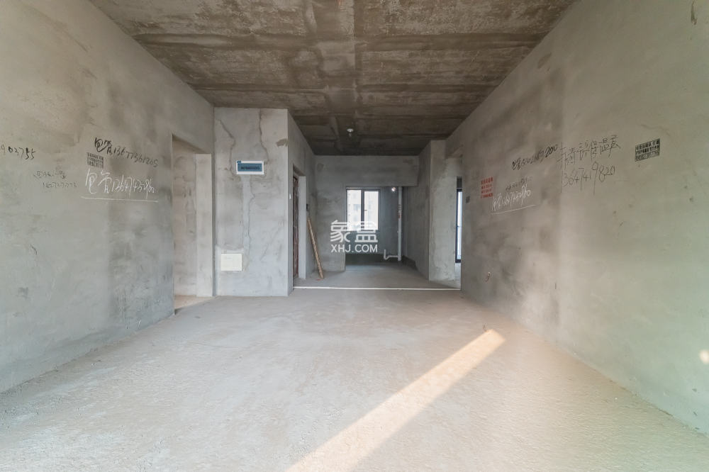 艺源颂雅小区（719街区）  4室2厅2卫    85.8万