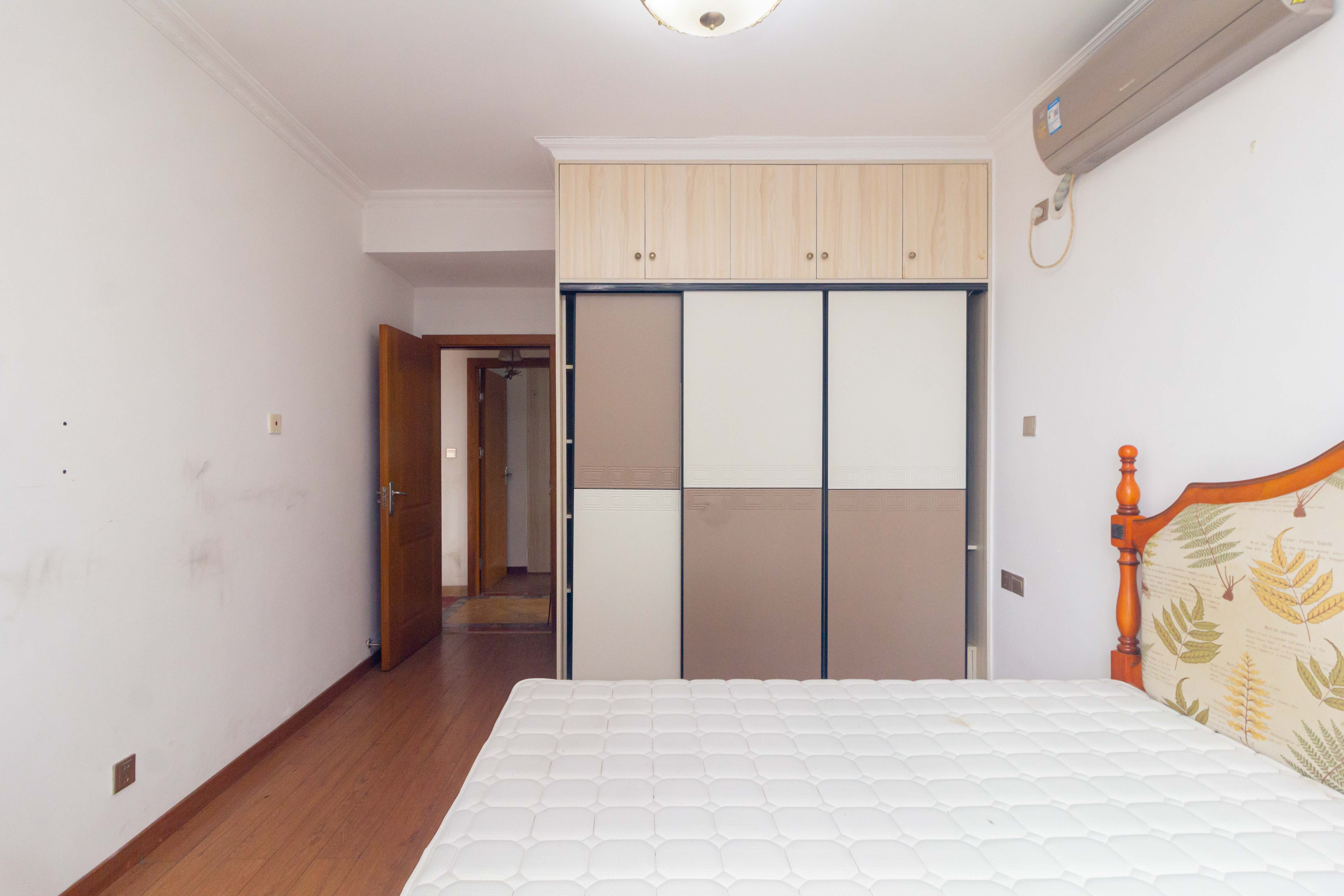 才子佳郡  3室2厅2卫   86.00万卧室