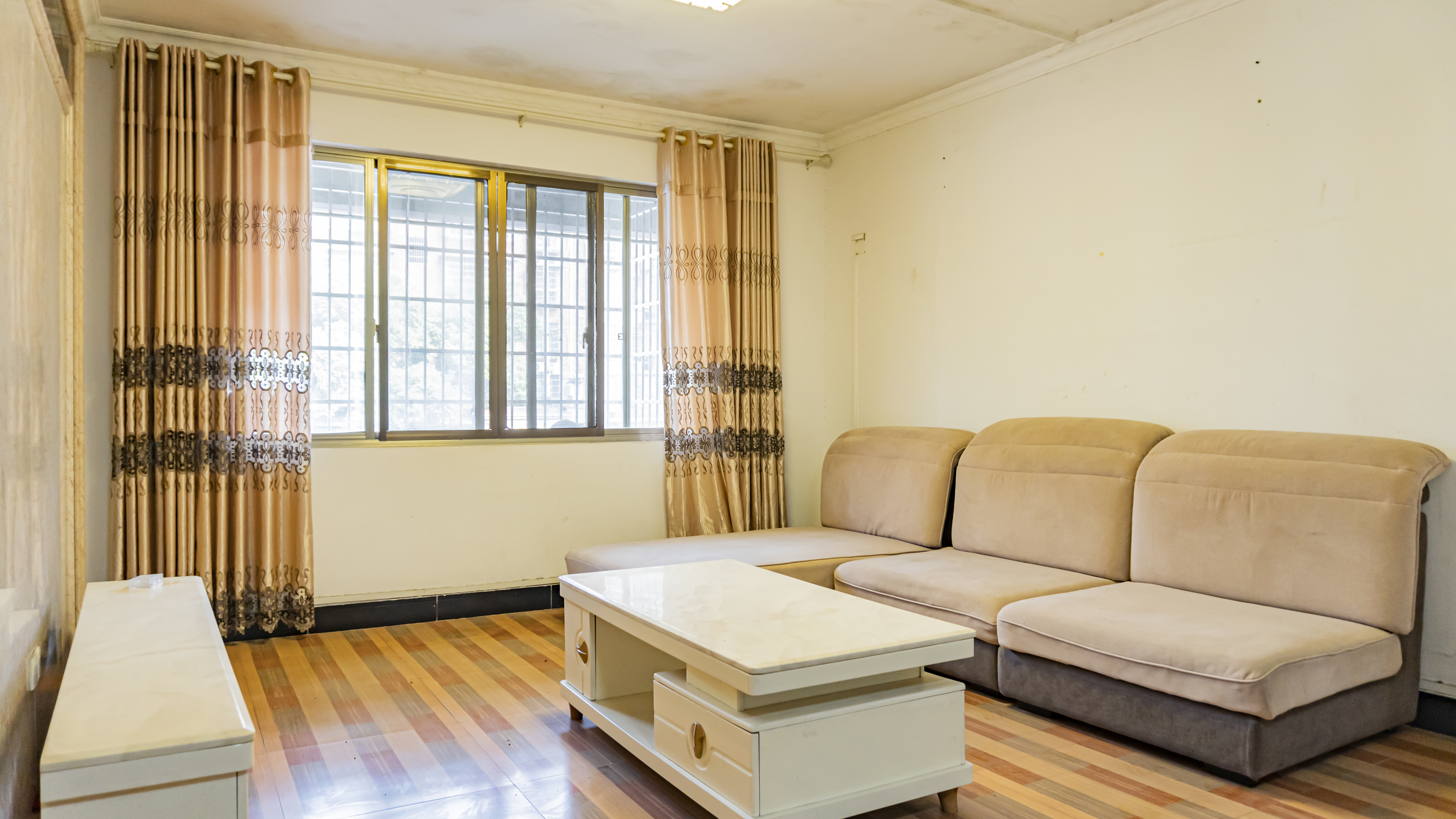 香格里拉  4室2厅1卫    61.8万 香格里拉  4室2厅1卫    61.8万室内图