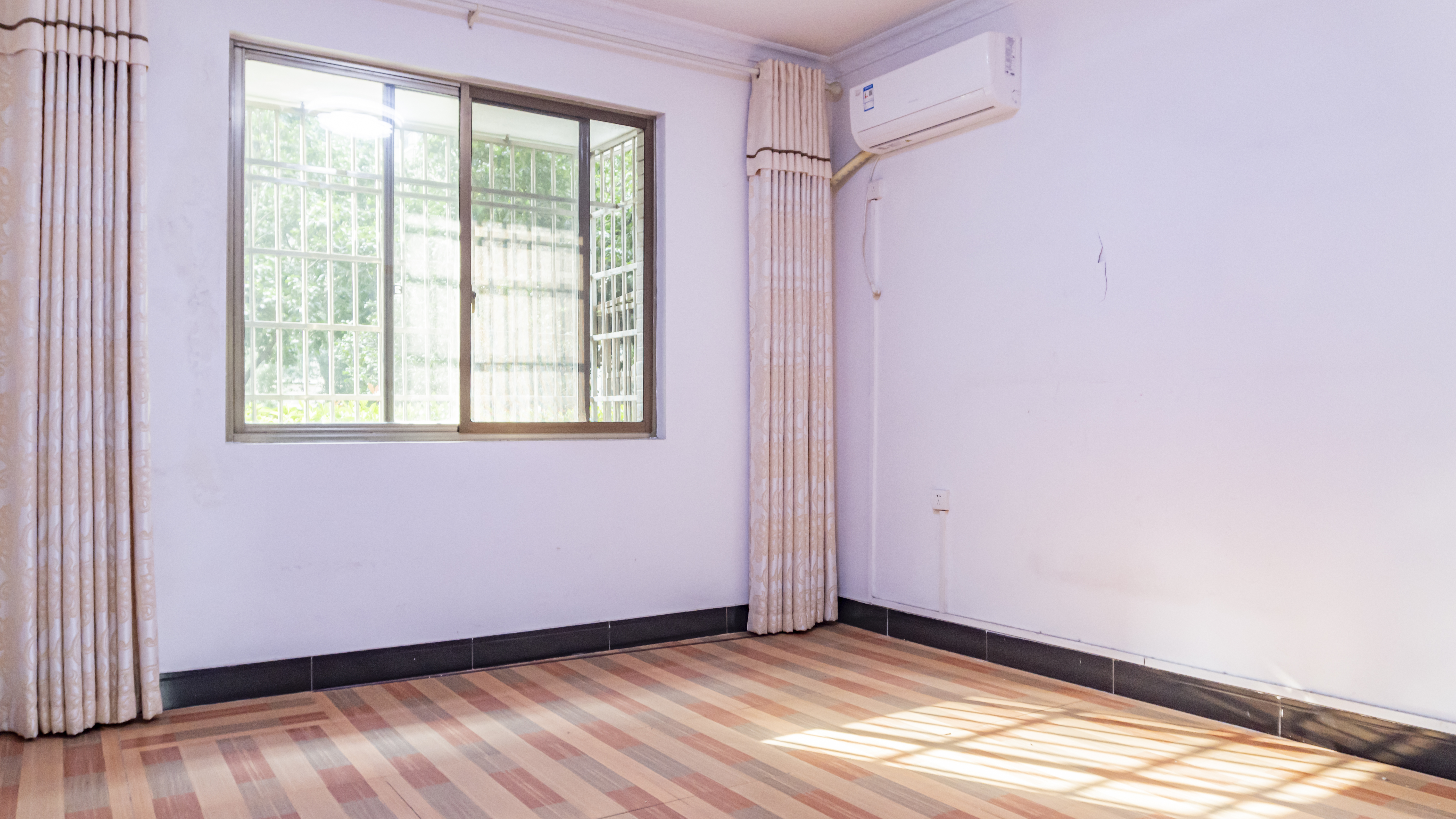 香格里拉  4室2厅1卫    61.8万 香格里拉  4室2厅1卫    61.8万室内图