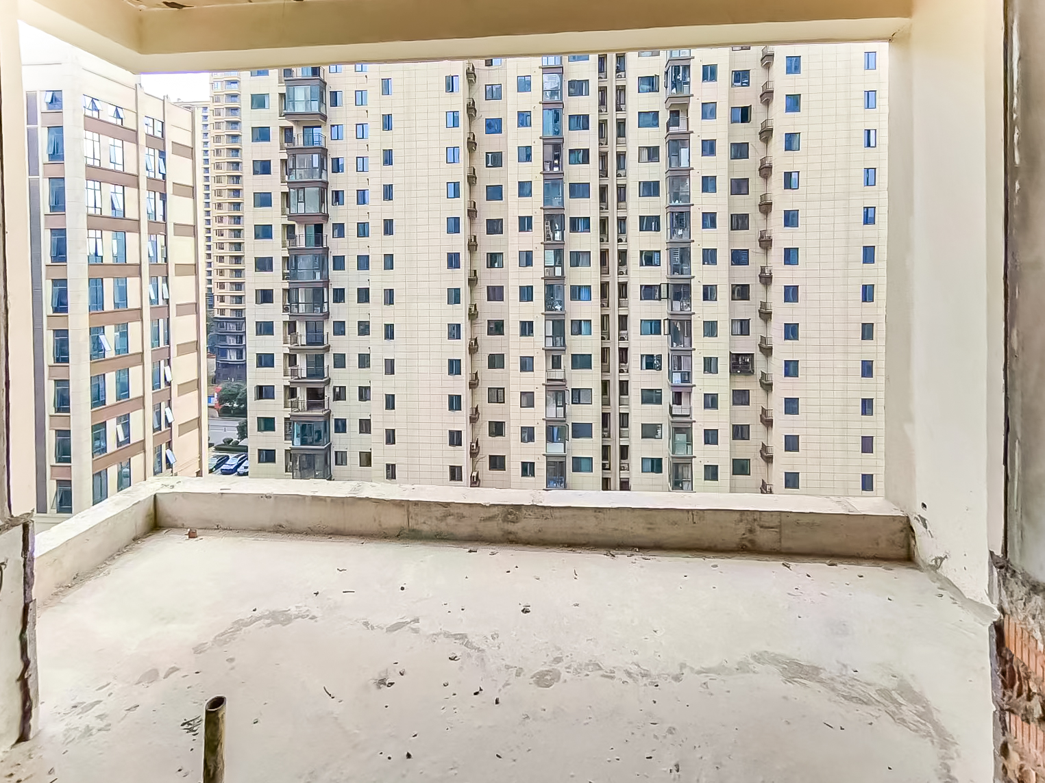 永宏万家里  4室2厅2卫   93.80万阳台