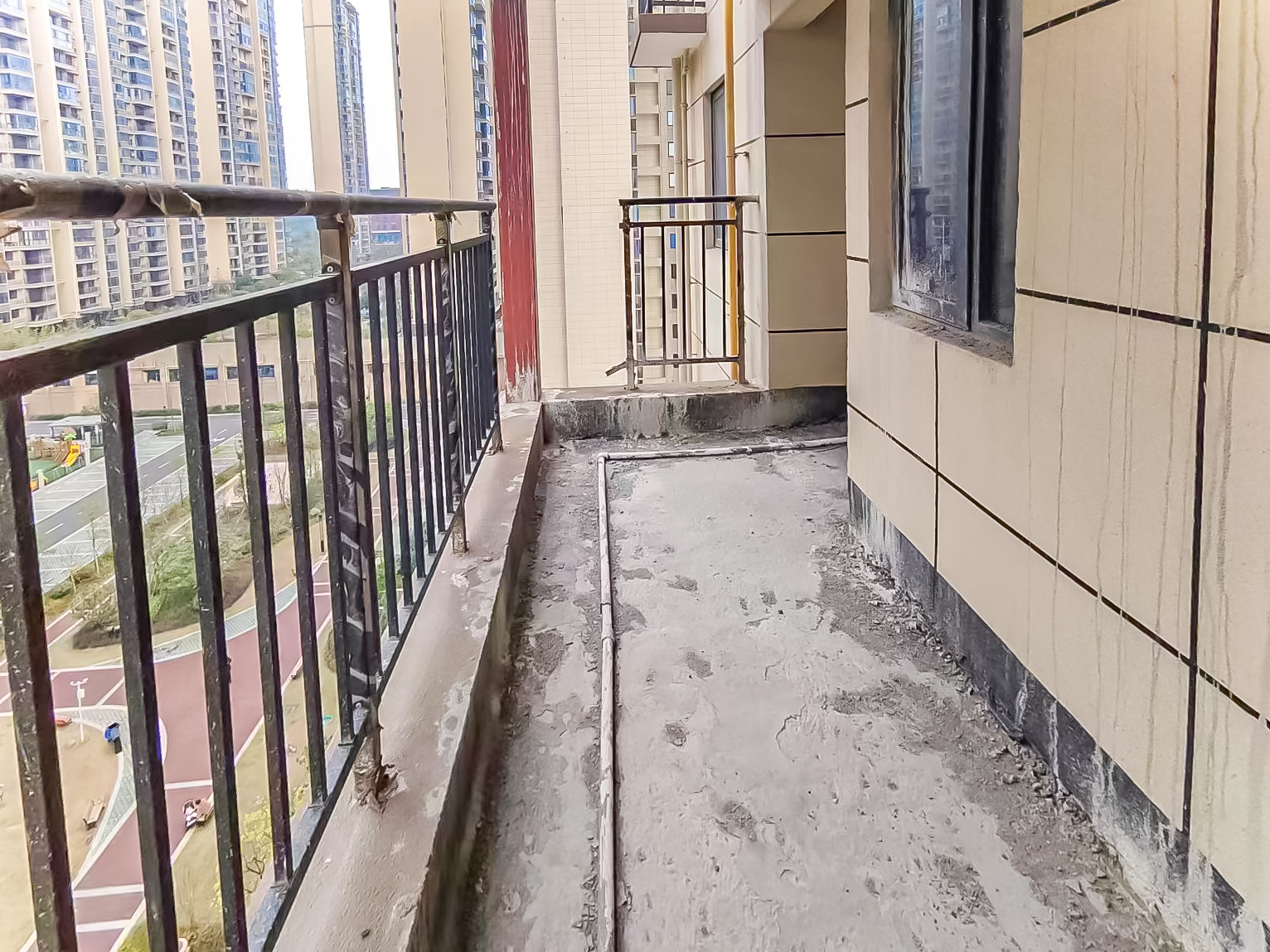 永宏万家里  4室2厅2卫   93.80万阳台