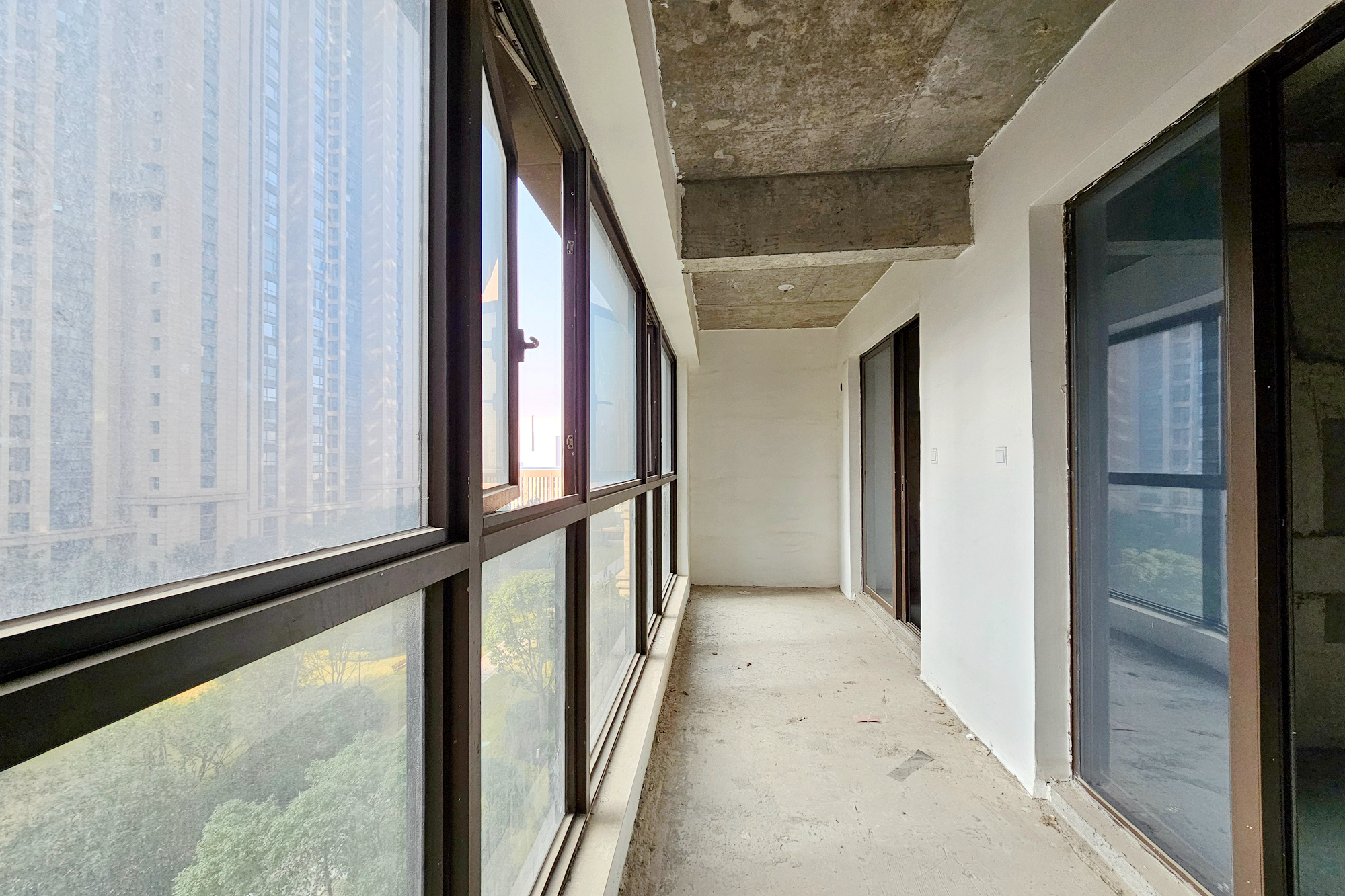 明昇壹城(明昇时代广场)二期 4室2厅2卫 175.0万 明昇壹城(明昇时代广场)二期 4室2厅2卫 175.0万阳台