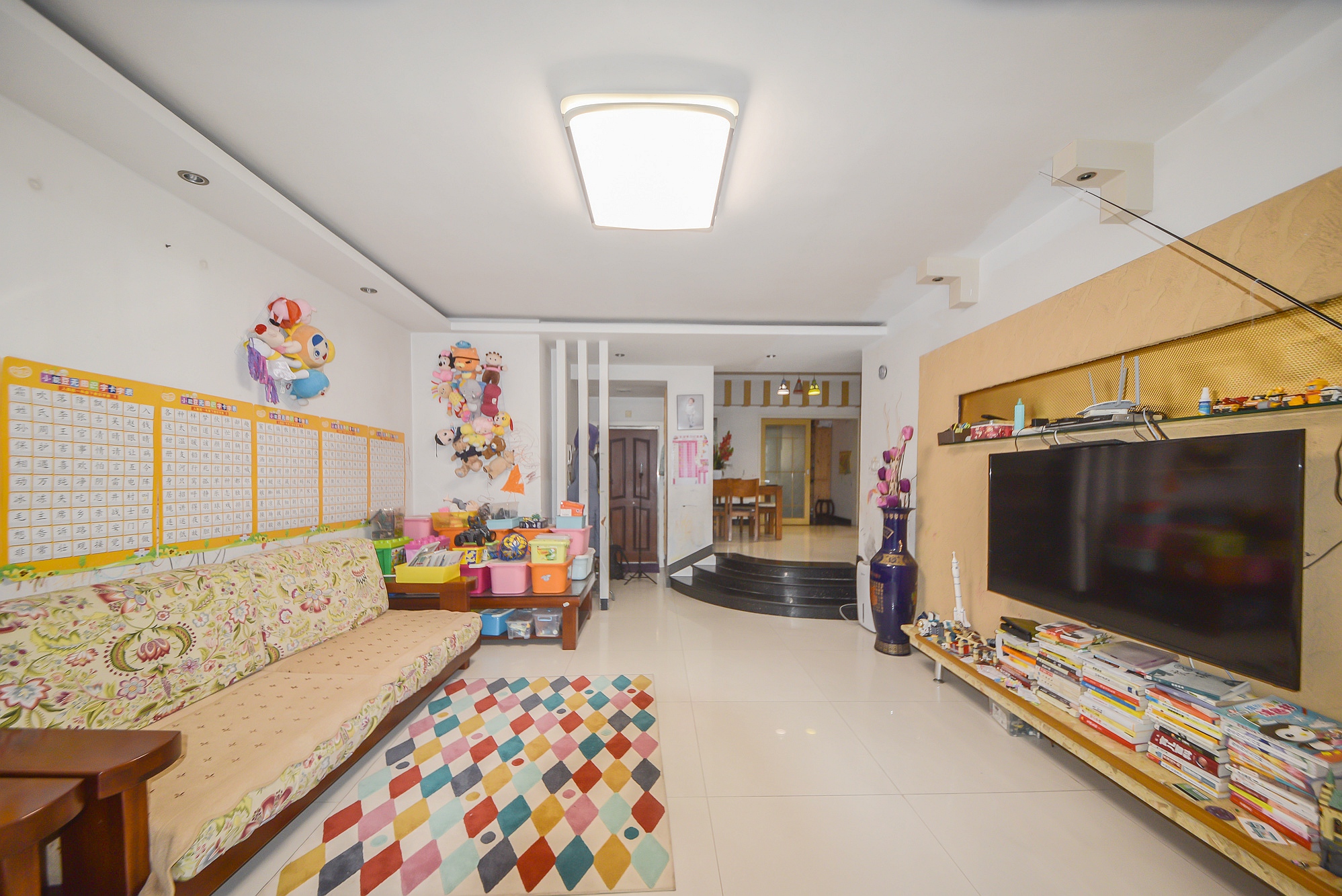 鸿铭中心  3室2厅1卫   138.00万客厅