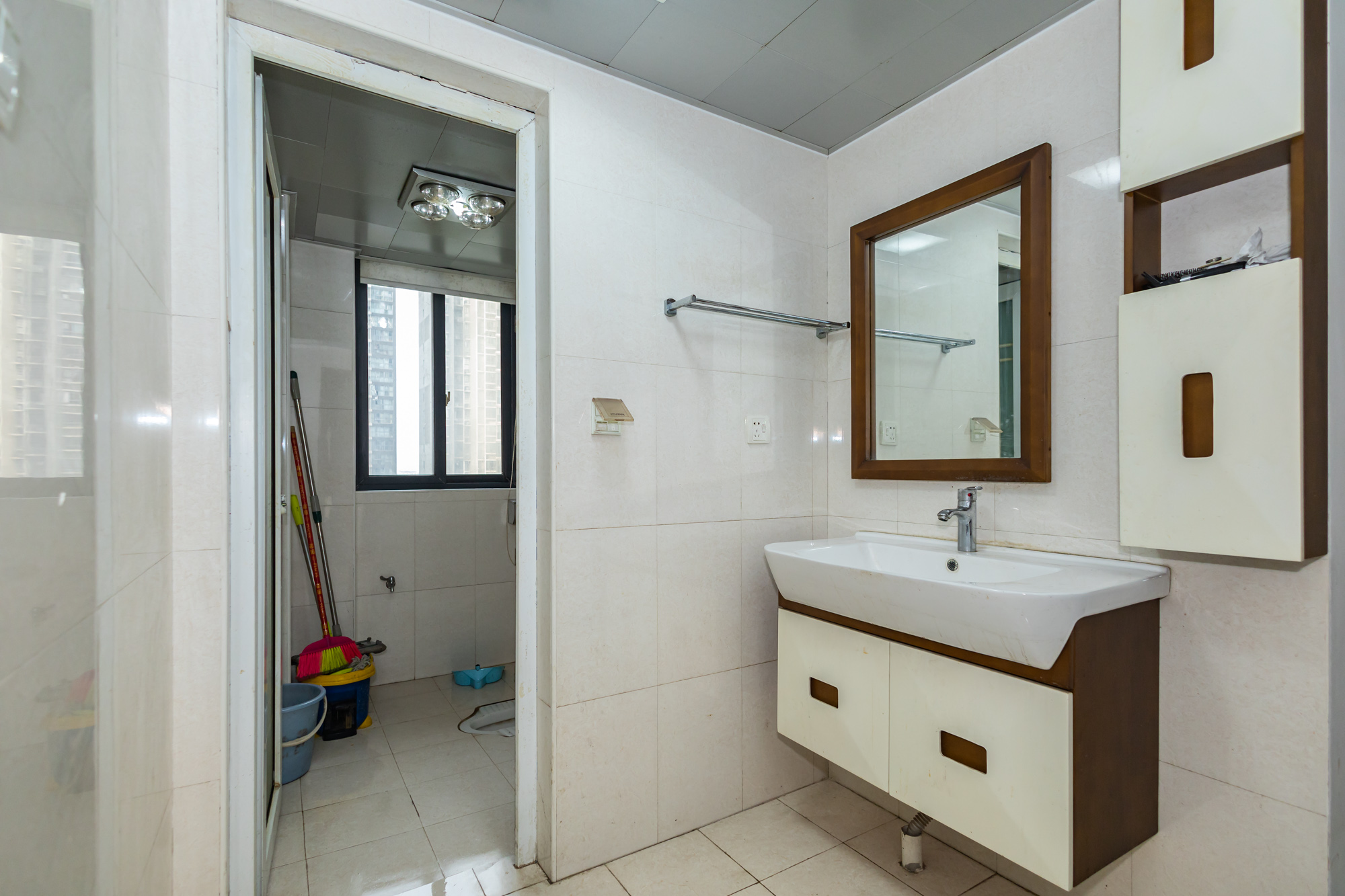 尚都花园城 3室2厅2卫 68.0万 尚都花园城 3室2厅2卫 68.0万卫生间