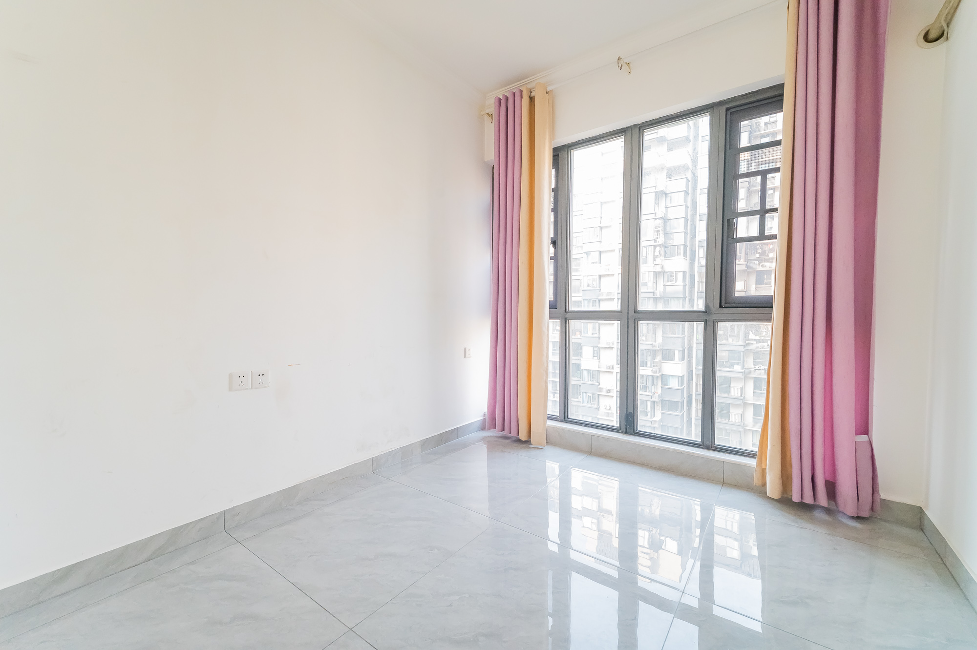 中建悦和城  4室2厅2卫    125.8万卧室