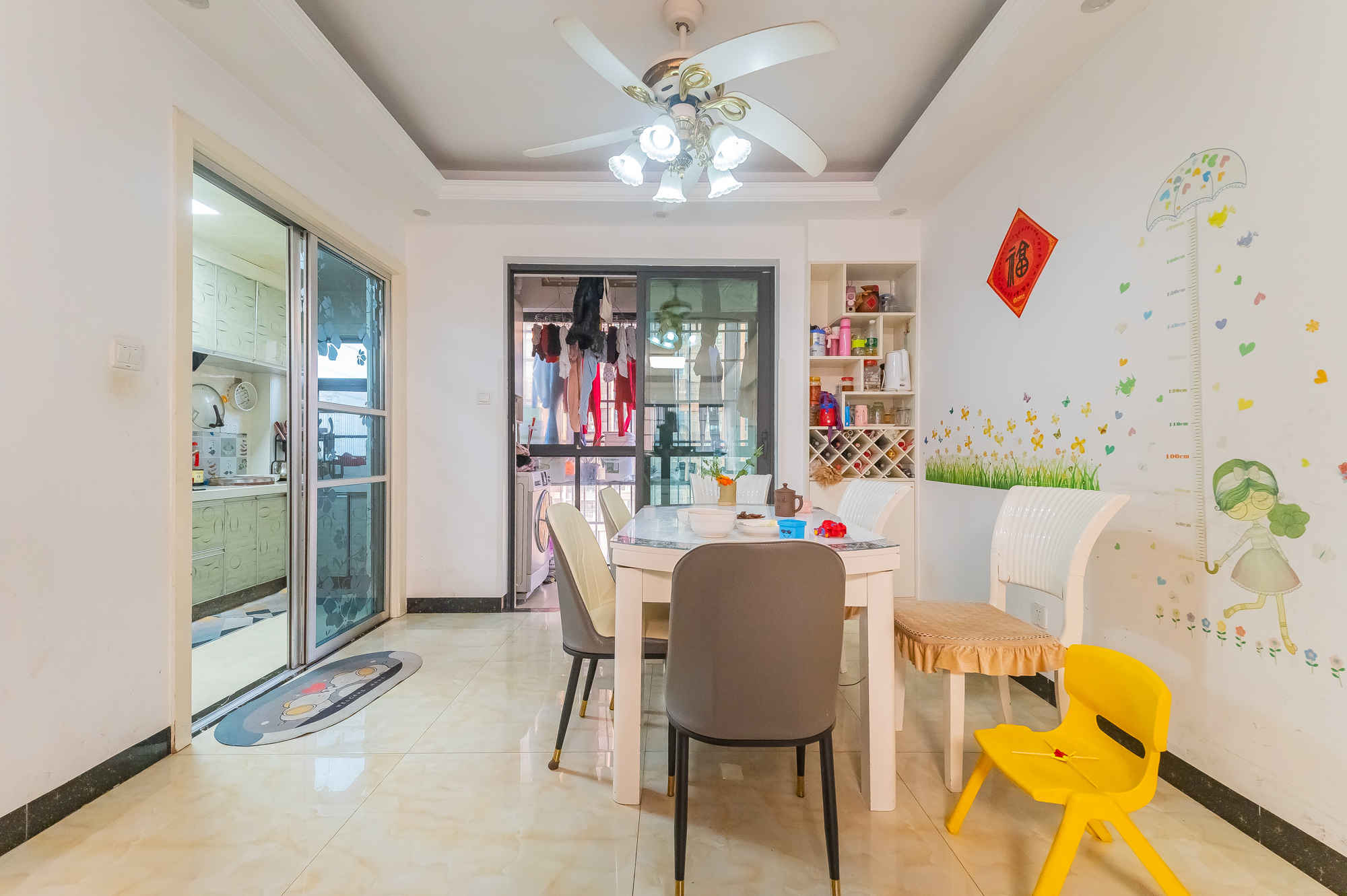 海伦春天 3室2厅2卫 88.0万 海伦春天 3室2厅2卫 88.0万客厅