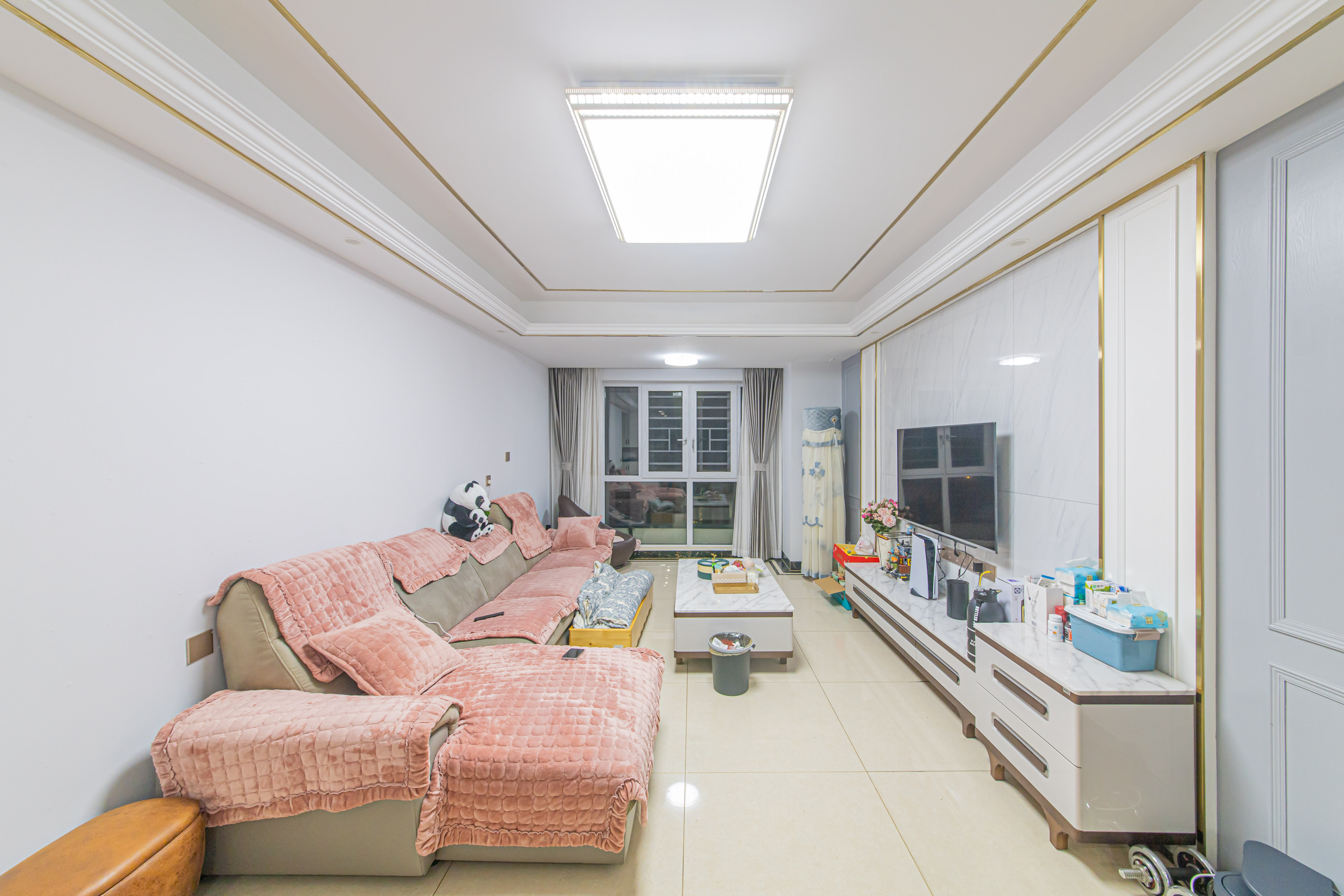 中海新城熙岸(中信新城五期) 3室2厅1卫 113.0万 中海新城熙岸(中信新城五期) 3室2厅1卫 113.0万客厅