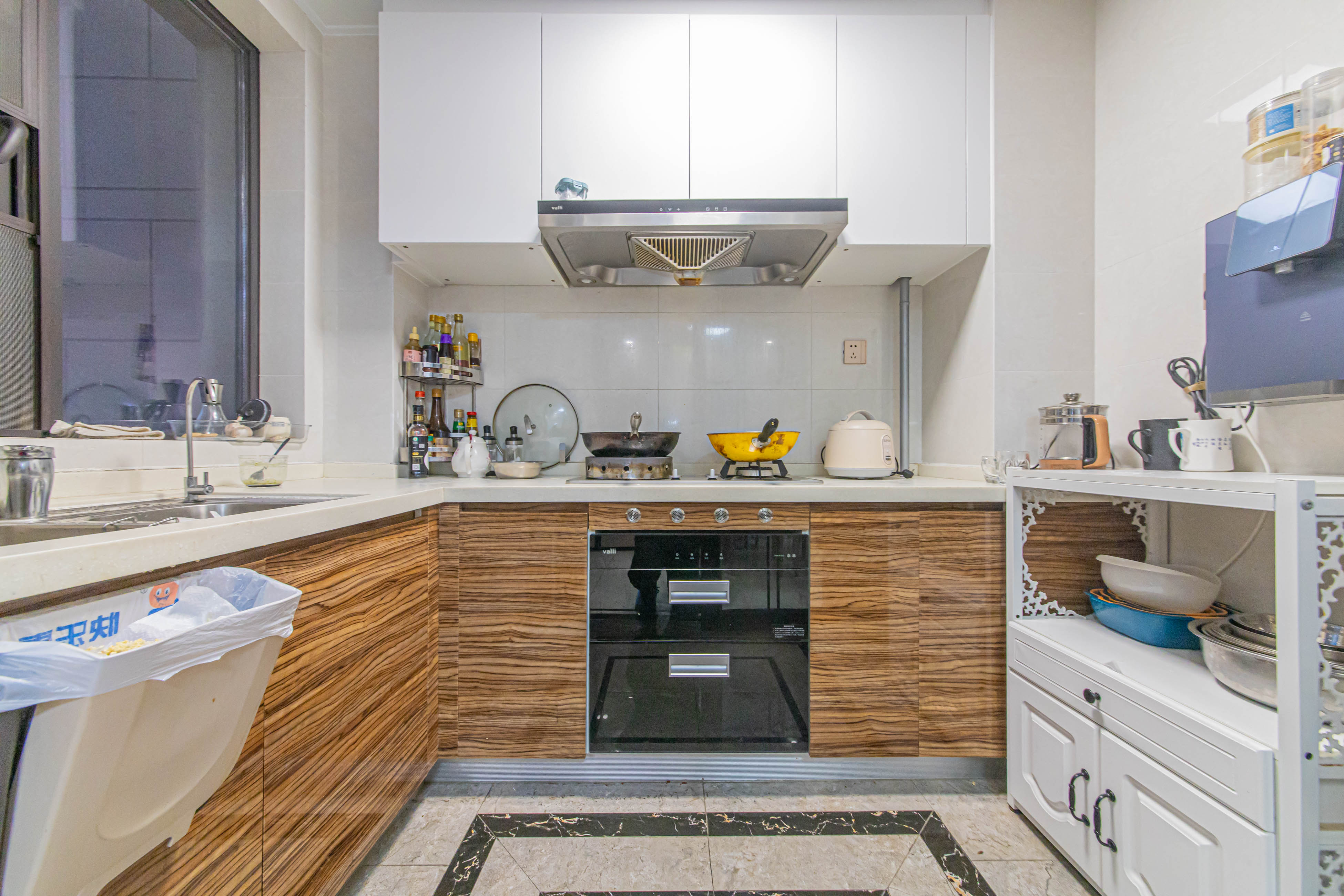 中海新城熙岸(中信新城五期) 3室2厅1卫 113.0万 中海新城熙岸(中信新城五期) 3室2厅1卫 113.0万厨房