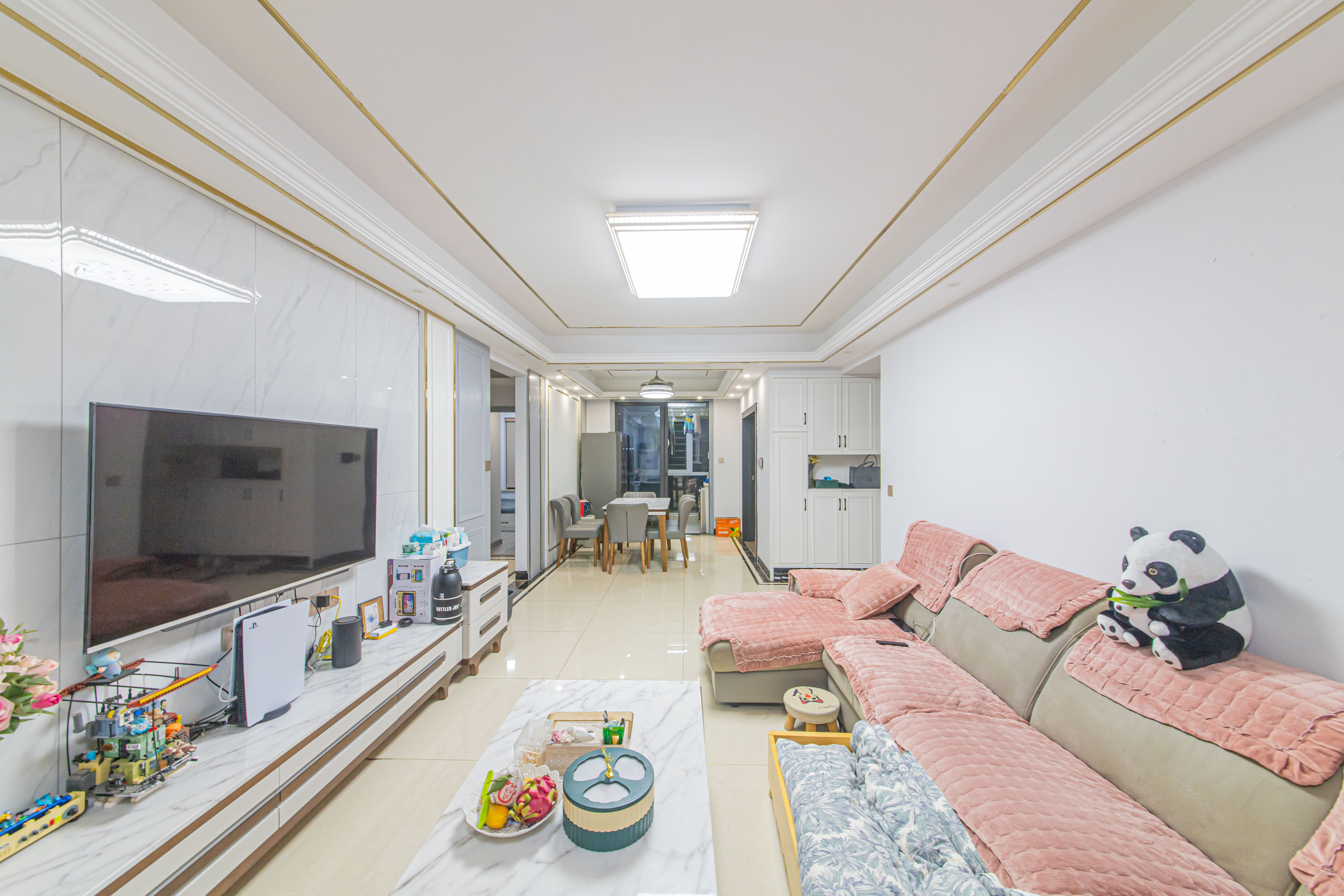 中海新城熙岸(中信新城五期) 3室2厅1卫 113.0万 中海新城熙岸(中信新城五期) 3室2厅1卫 113.0万客厅