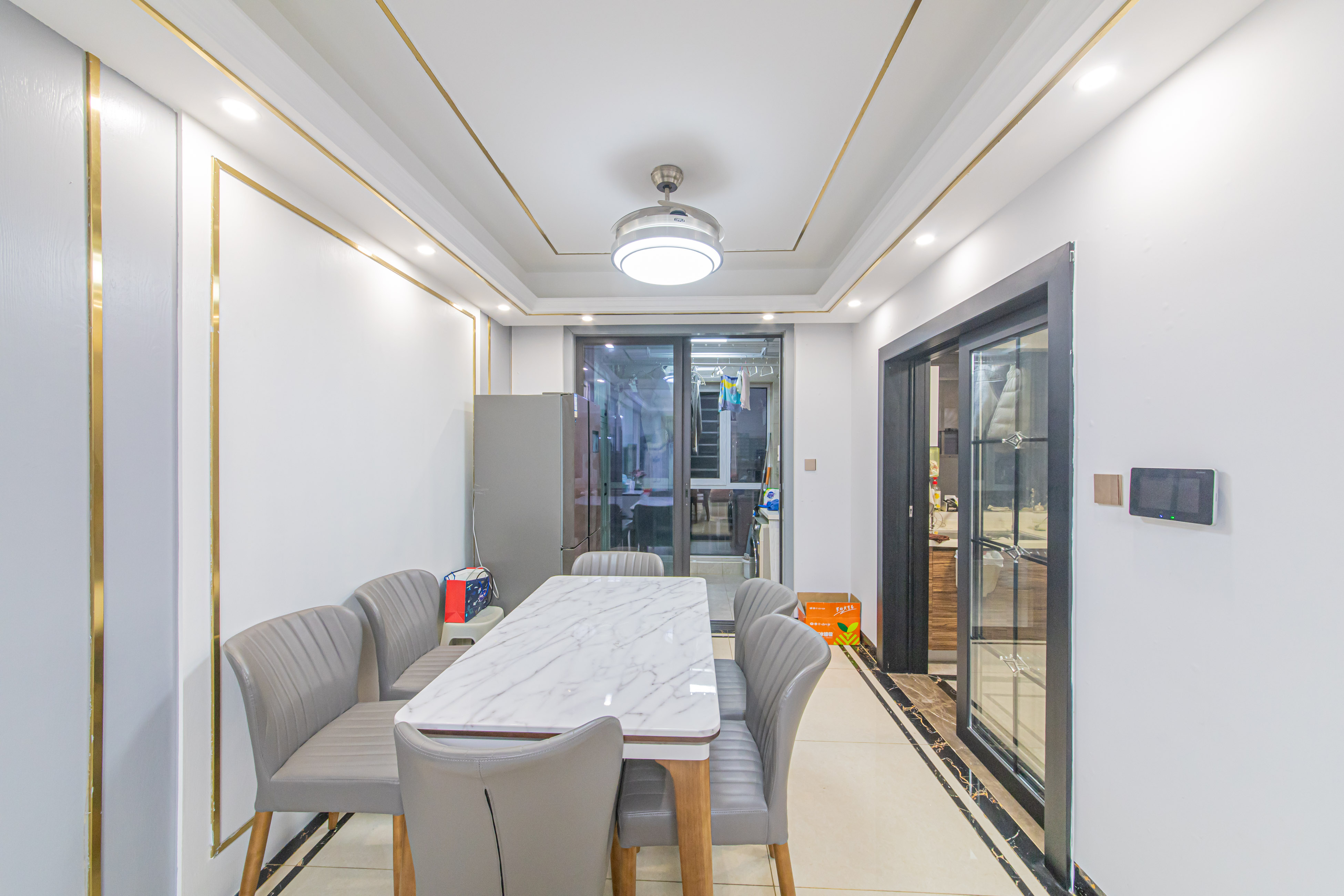 中海新城熙岸(中信新城五期) 3室2厅1卫 113.0万 中海新城熙岸(中信新城五期) 3室2厅1卫 113.0万客厅