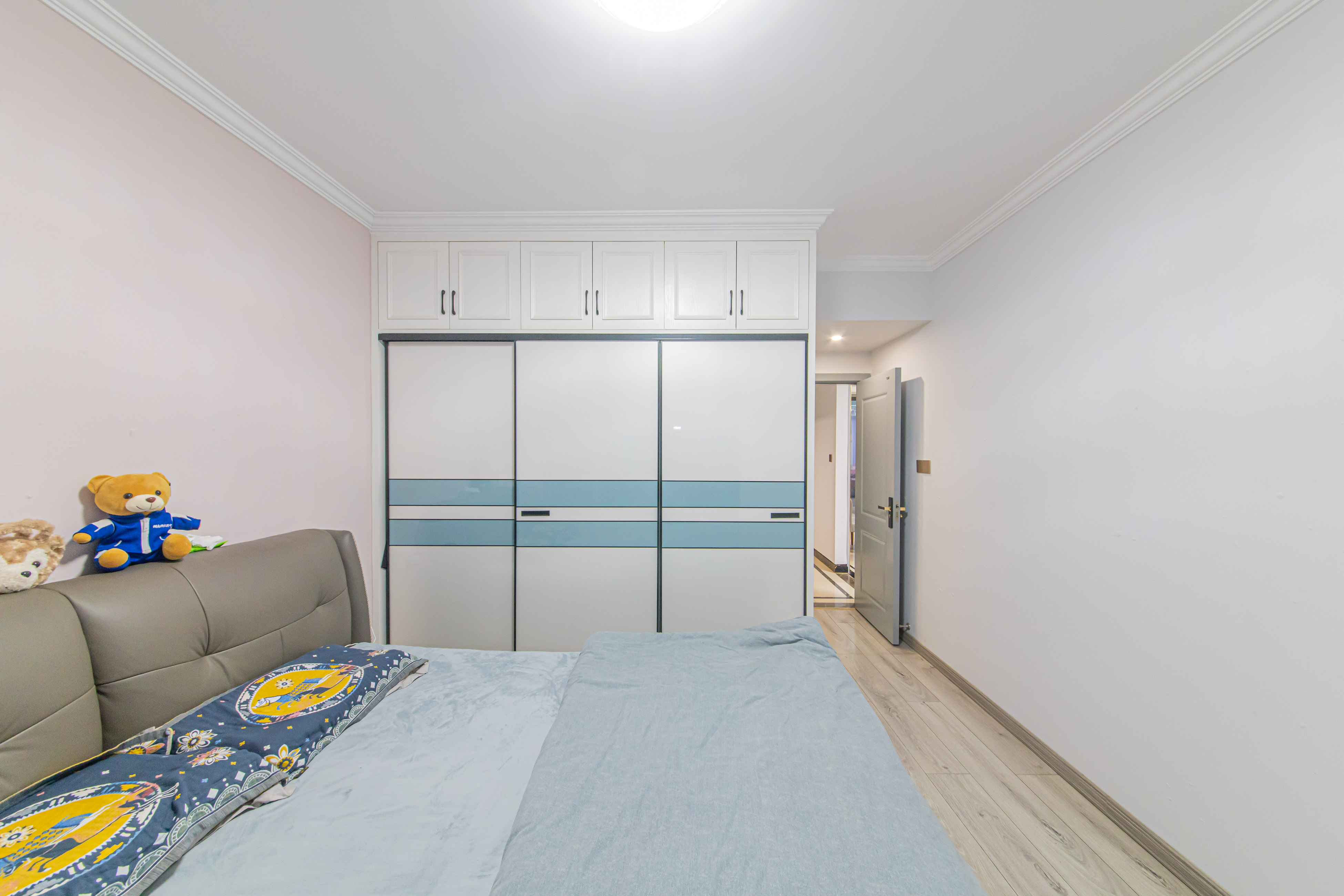 中海新城熙岸(中信新城五期) 3室2厅1卫 113.0万 中海新城熙岸(中信新城五期) 3室2厅1卫 113.0万卧室