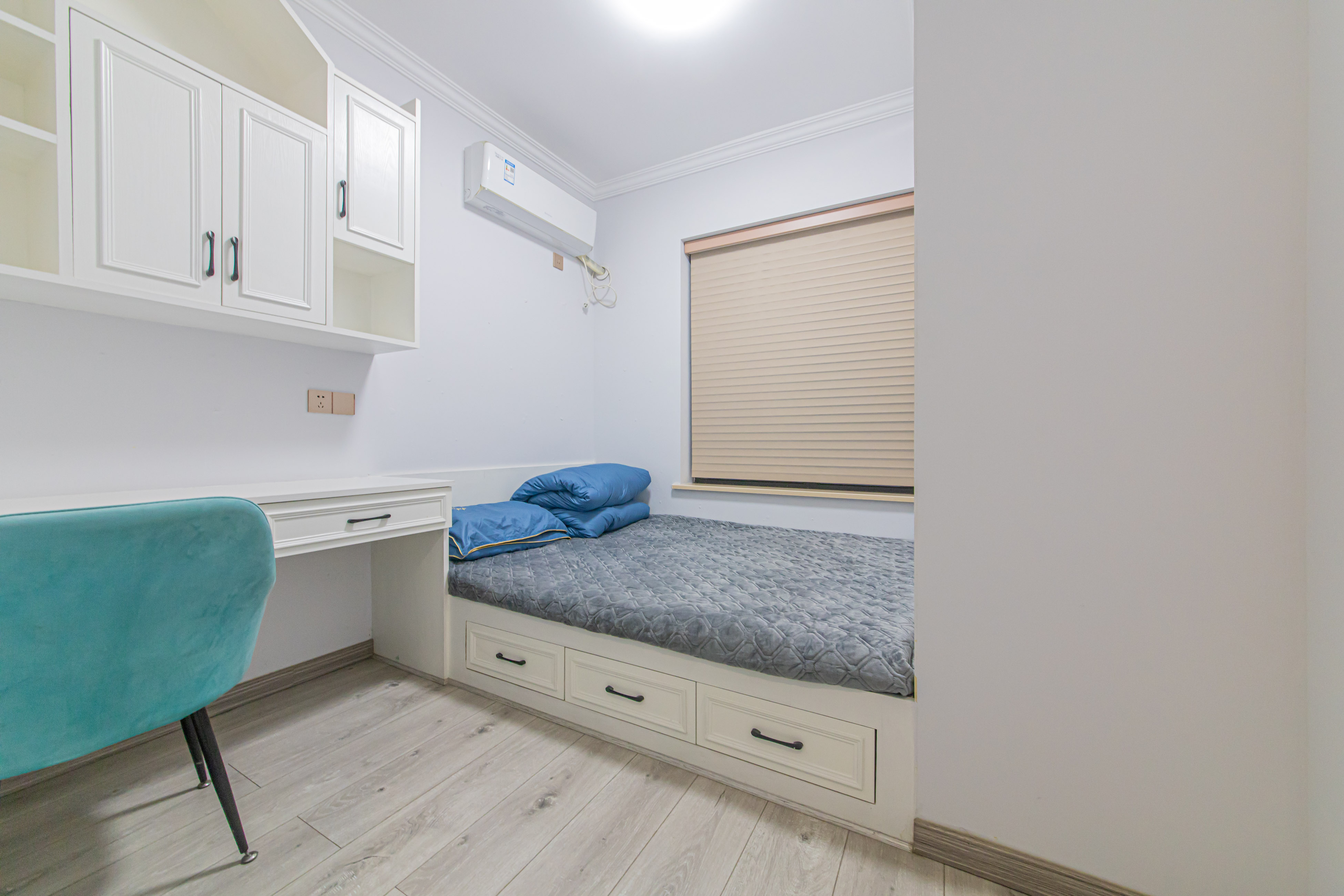 中海新城熙岸(中信新城五期) 3室2厅1卫 113.0万 中海新城熙岸(中信新城五期) 3室2厅1卫 113.0万卧室