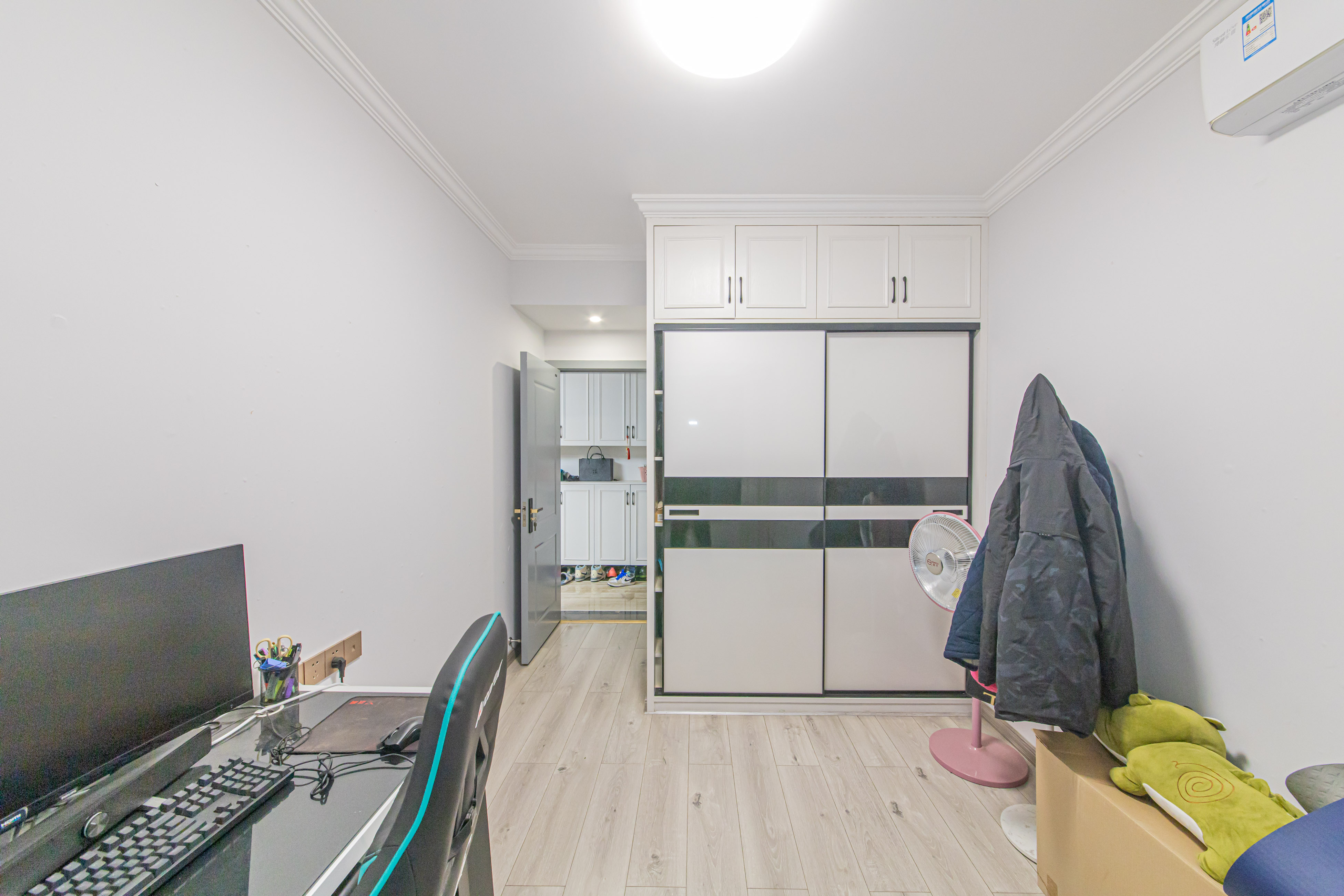 中海新城熙岸(中信新城五期) 3室2厅1卫 113.0万 中海新城熙岸(中信新城五期) 3室2厅1卫 113.0万卧室