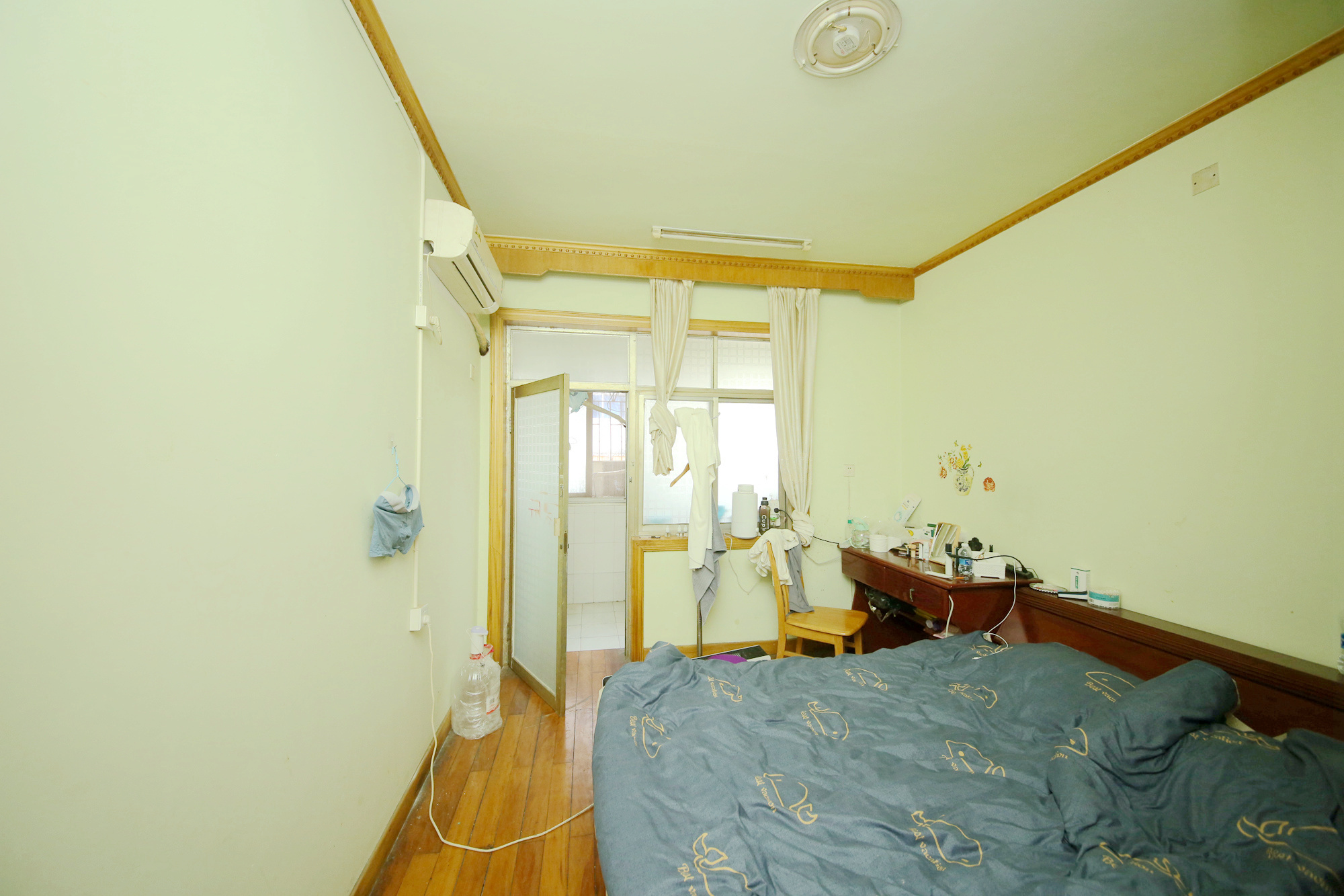 通发公寓  4室2厅2卫   66.00万卧室