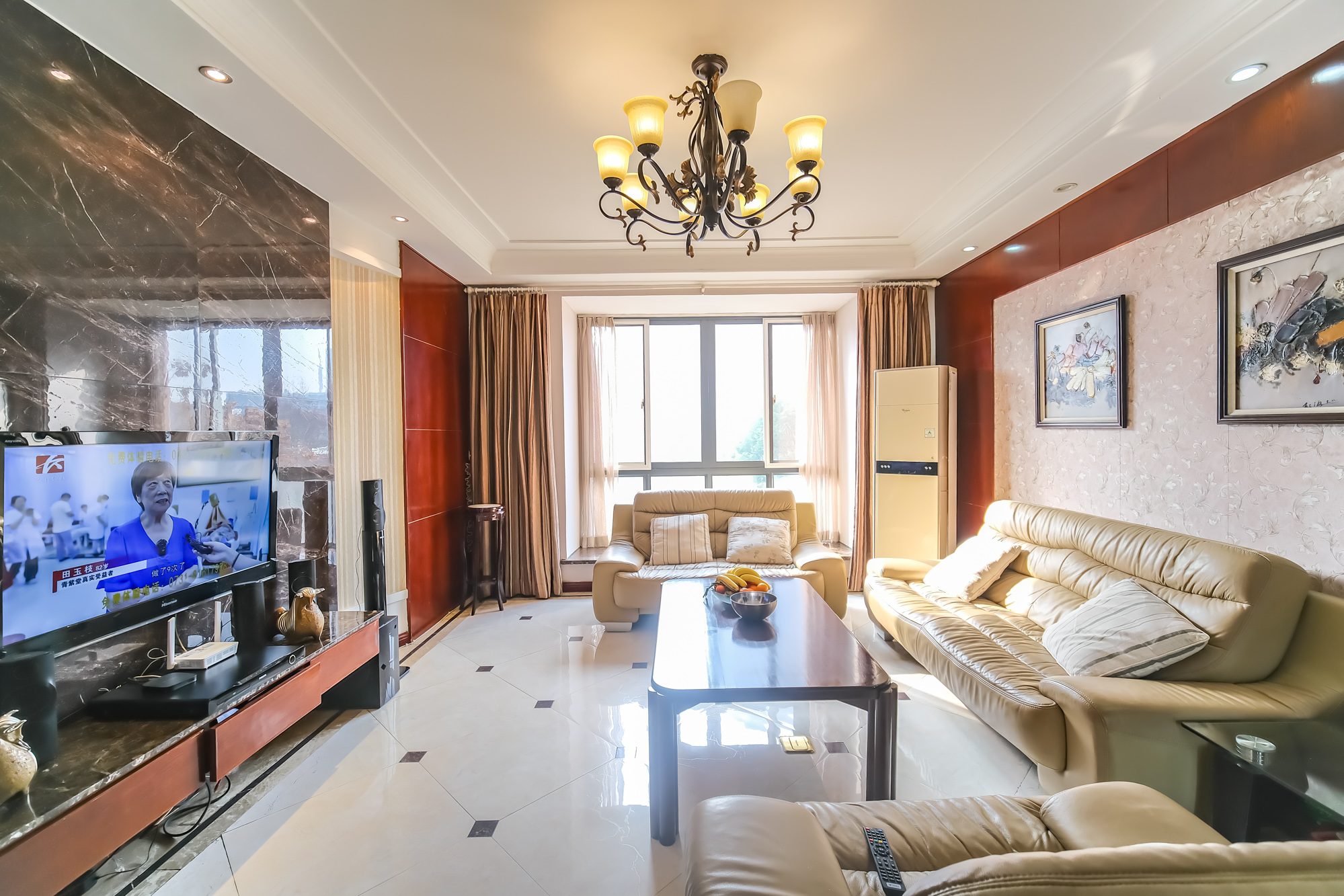 山水湾  3室2厅2卫    89.8万客厅