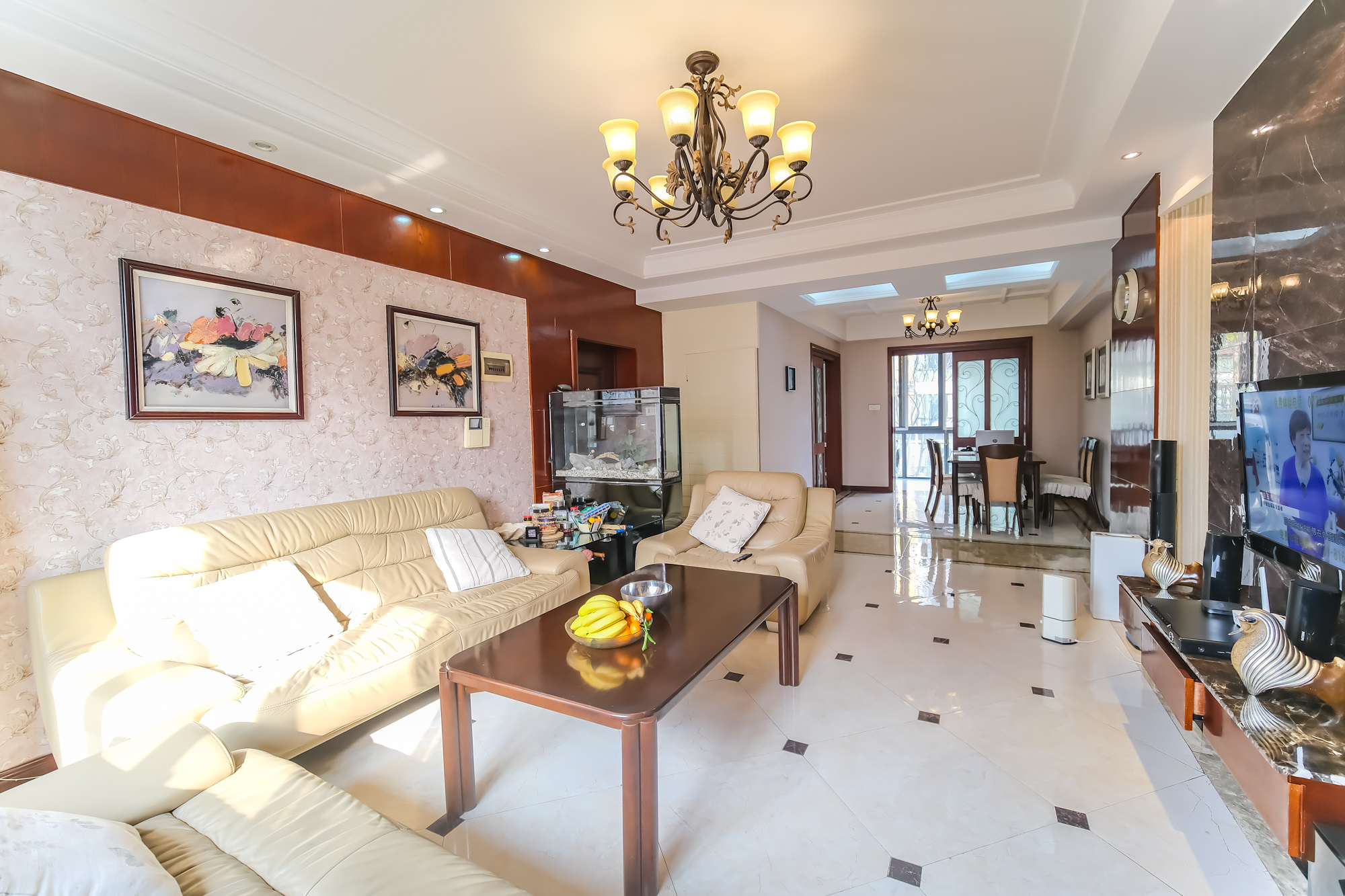 山水湾  3室2厅2卫    89.8万客厅