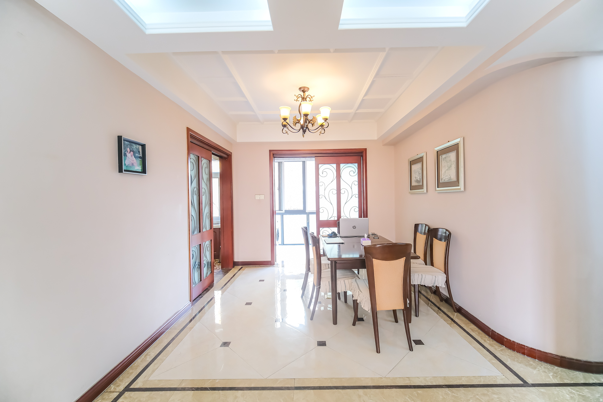 山水湾  3室2厅2卫    89.8万客厅