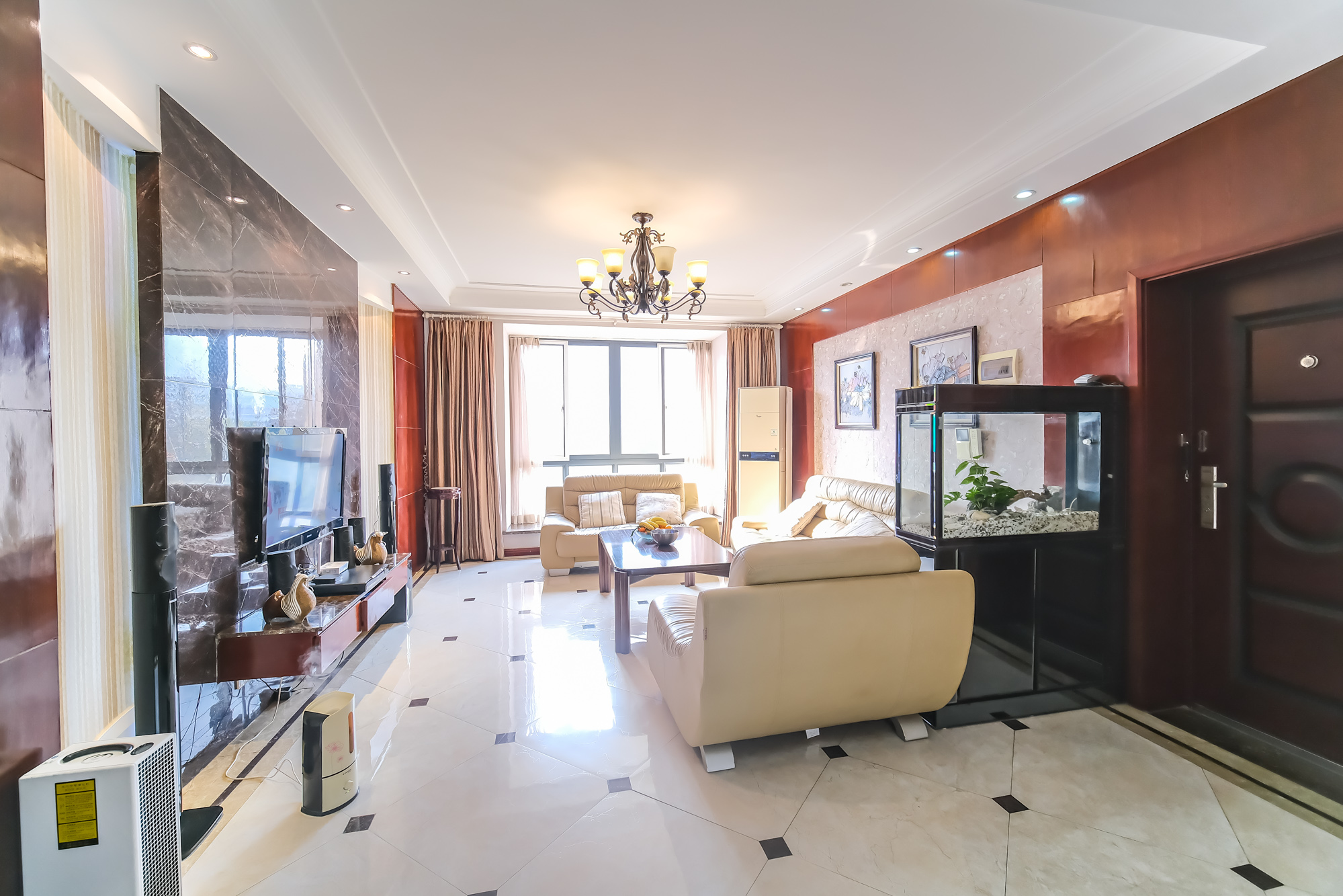 山水湾  3室2厅2卫    89.8万客厅