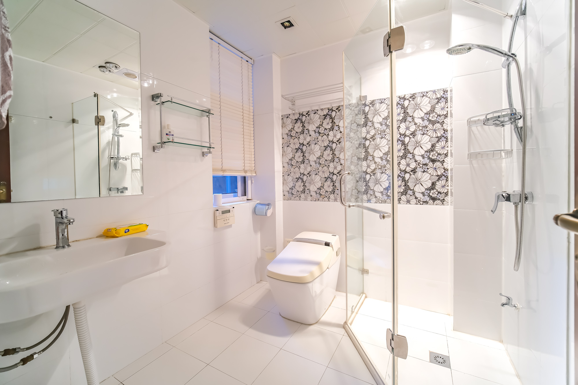 山水湾  3室2厅2卫    89.8万卫生间