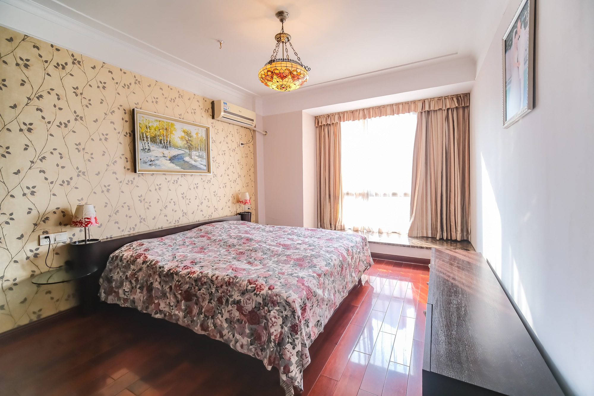 山水湾  3室2厅2卫    89.8万卧室