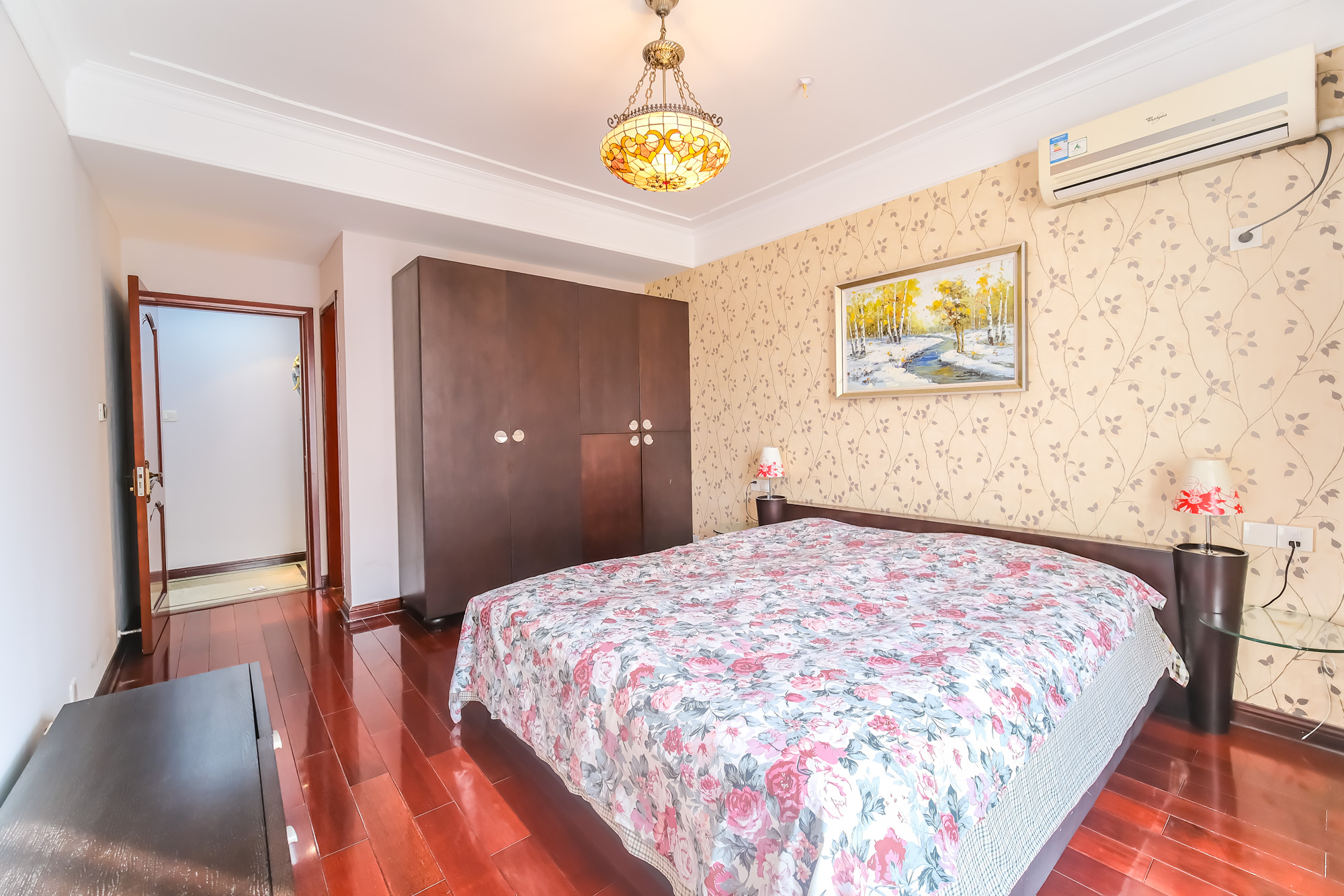 山水湾  3室2厅2卫    89.8万卧室