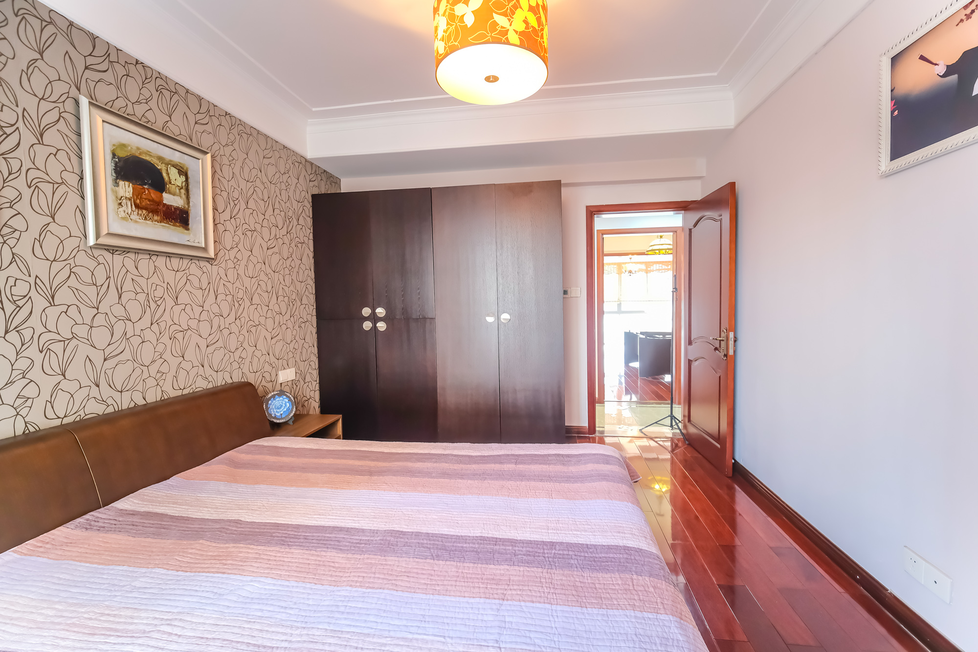 山水湾  3室2厅2卫    89.8万卧室