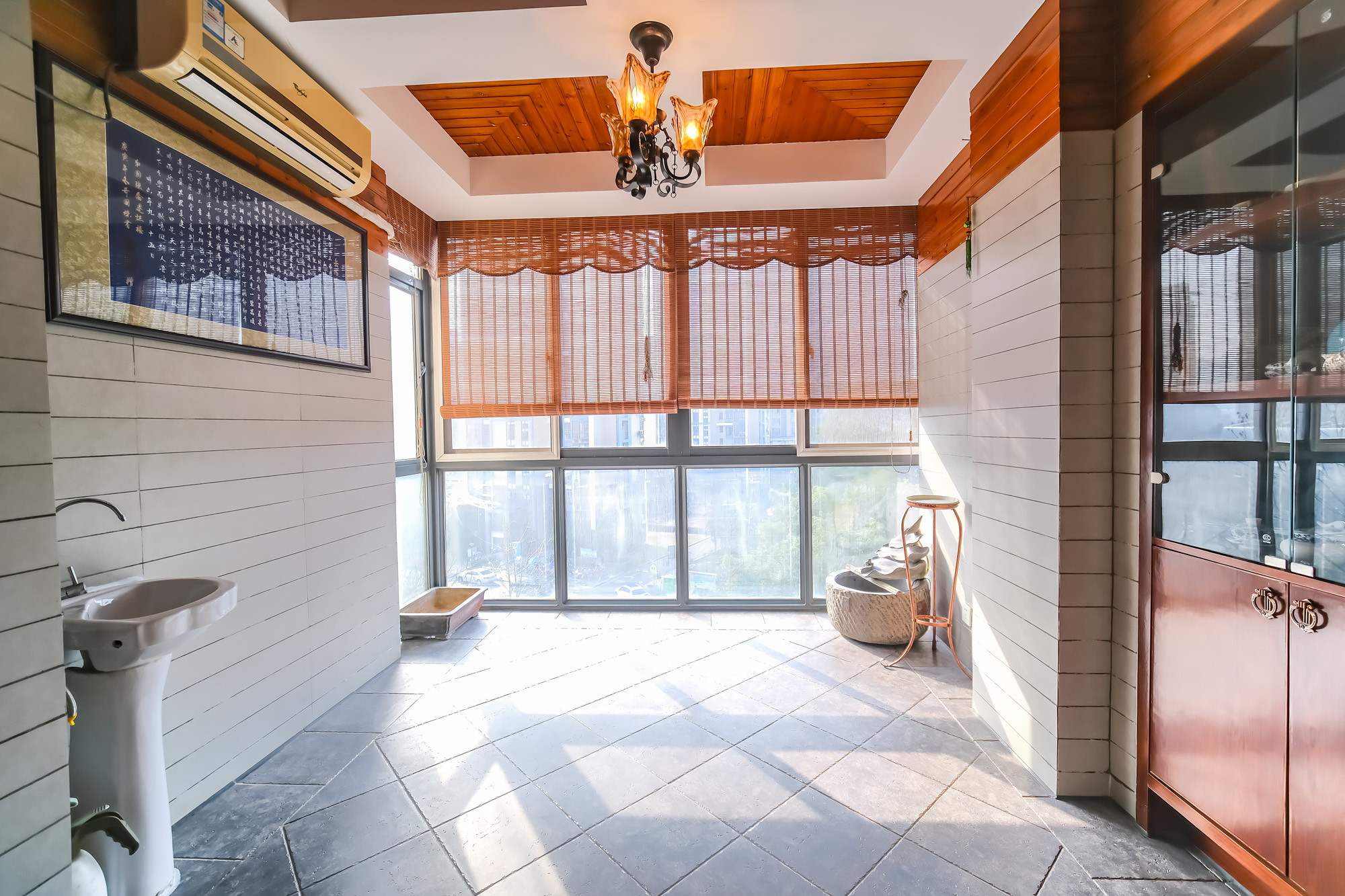 山水湾  3室2厅2卫    89.8万阳台