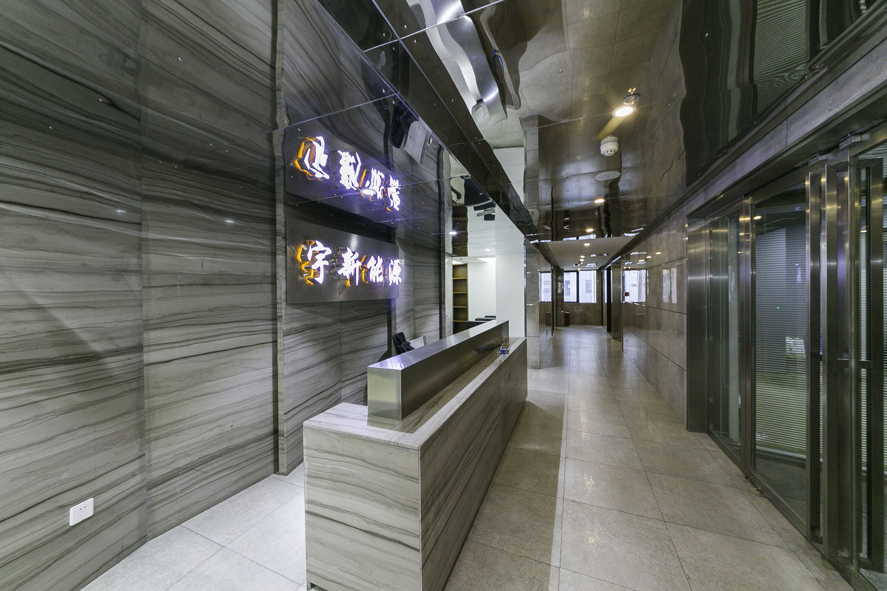 德思勤城市广场（宝格丽公寓）  2室1厅1卫   74.00万客厅