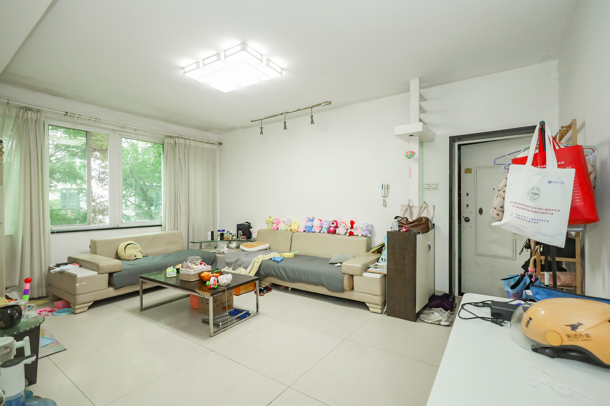 咸嘉新村嘉旺苑 3室2厅1卫 78.0万 咸嘉新村嘉旺苑 3室2厅1卫 78.0万客厅