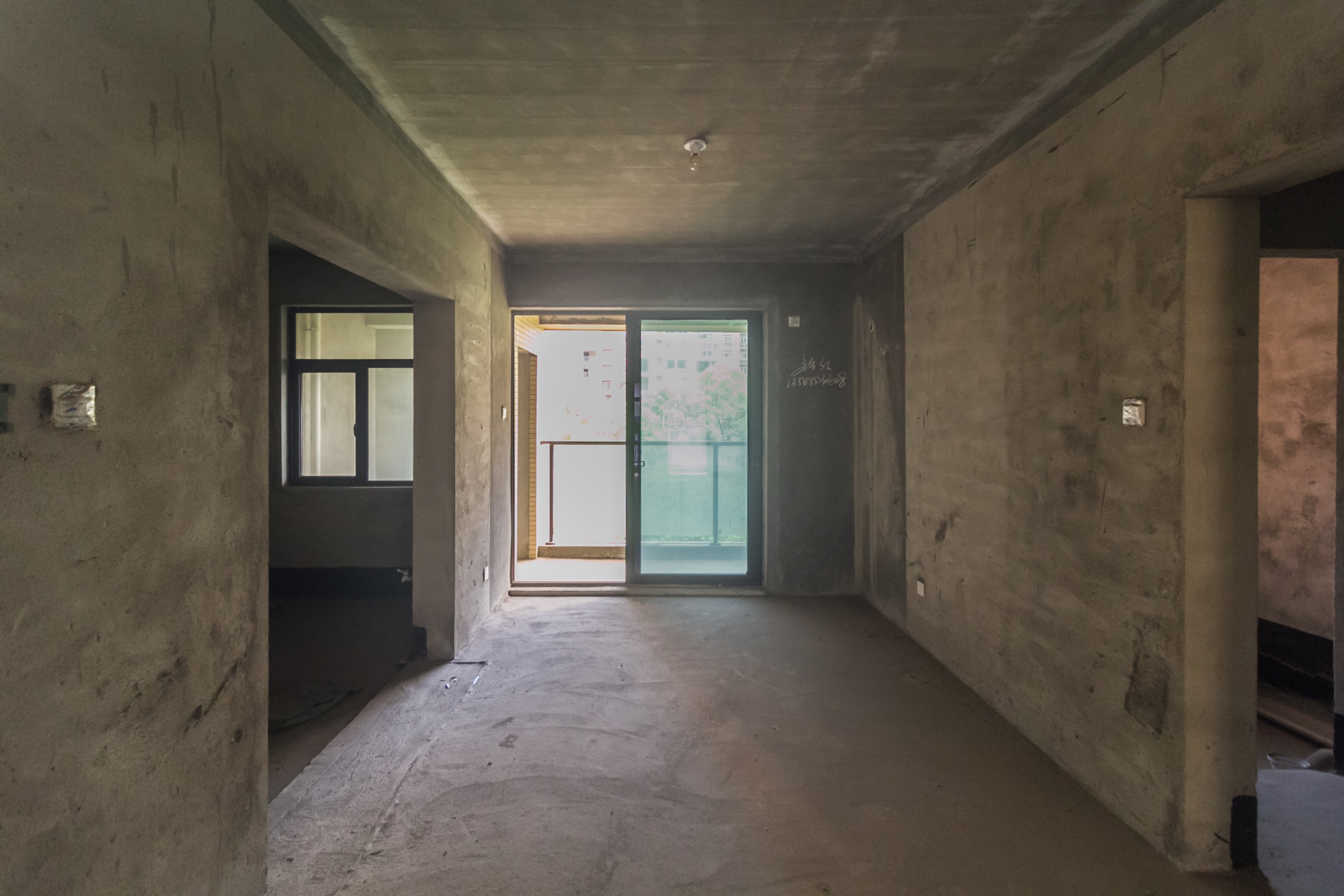 盛隆佳园  5室2厅2卫    160.0万 盛隆佳园  5室2厅2卫    160.0万客厅