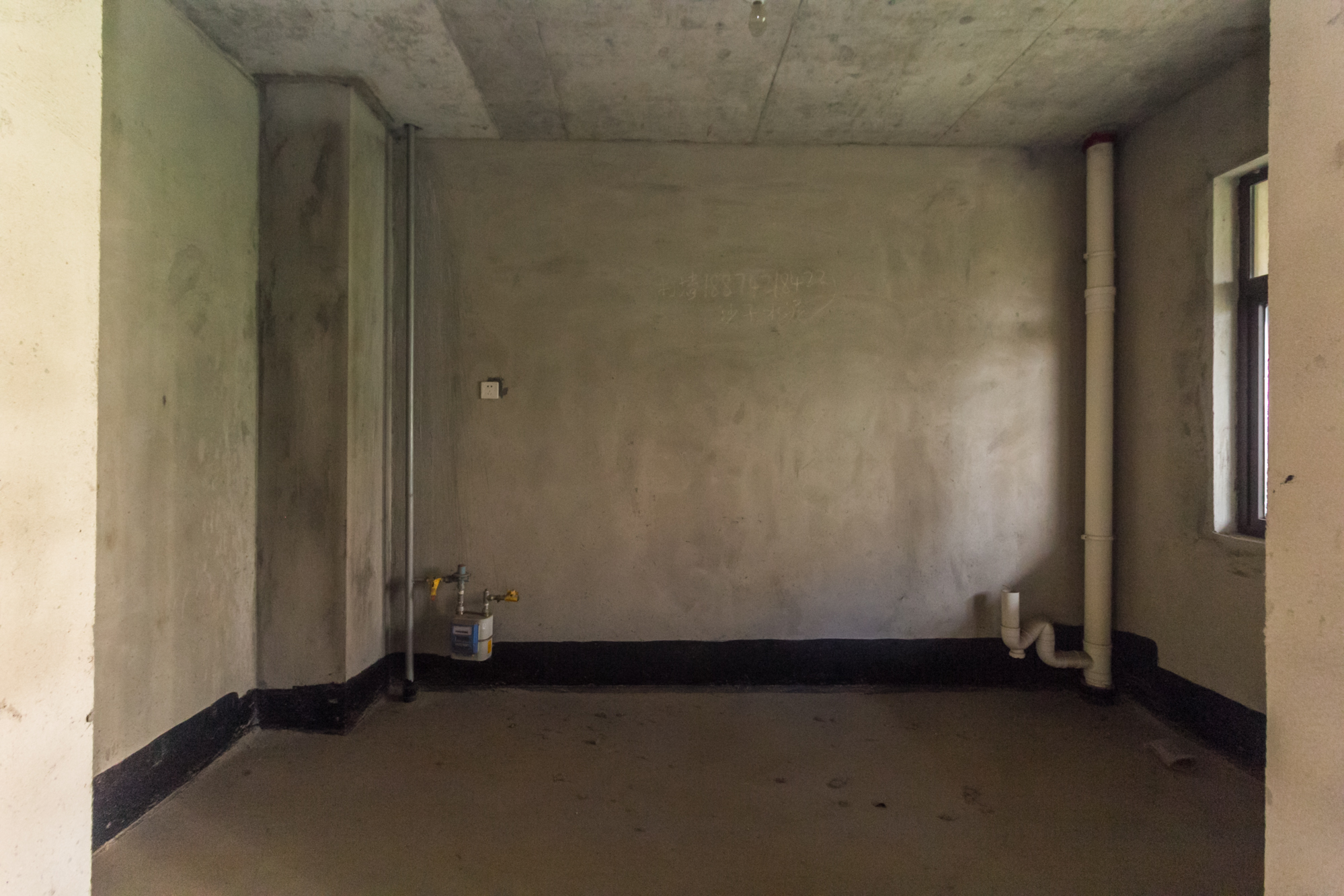 盛隆佳园  5室2厅2卫    160.0万 盛隆佳园  5室2厅2卫    160.0万厨房