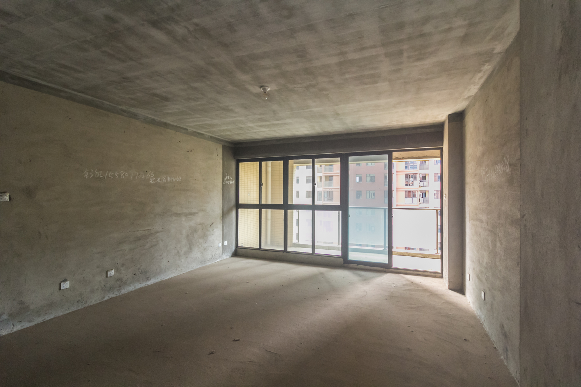 盛隆佳园  5室2厅2卫    160.0万 盛隆佳园  5室2厅2卫    160.0万客厅