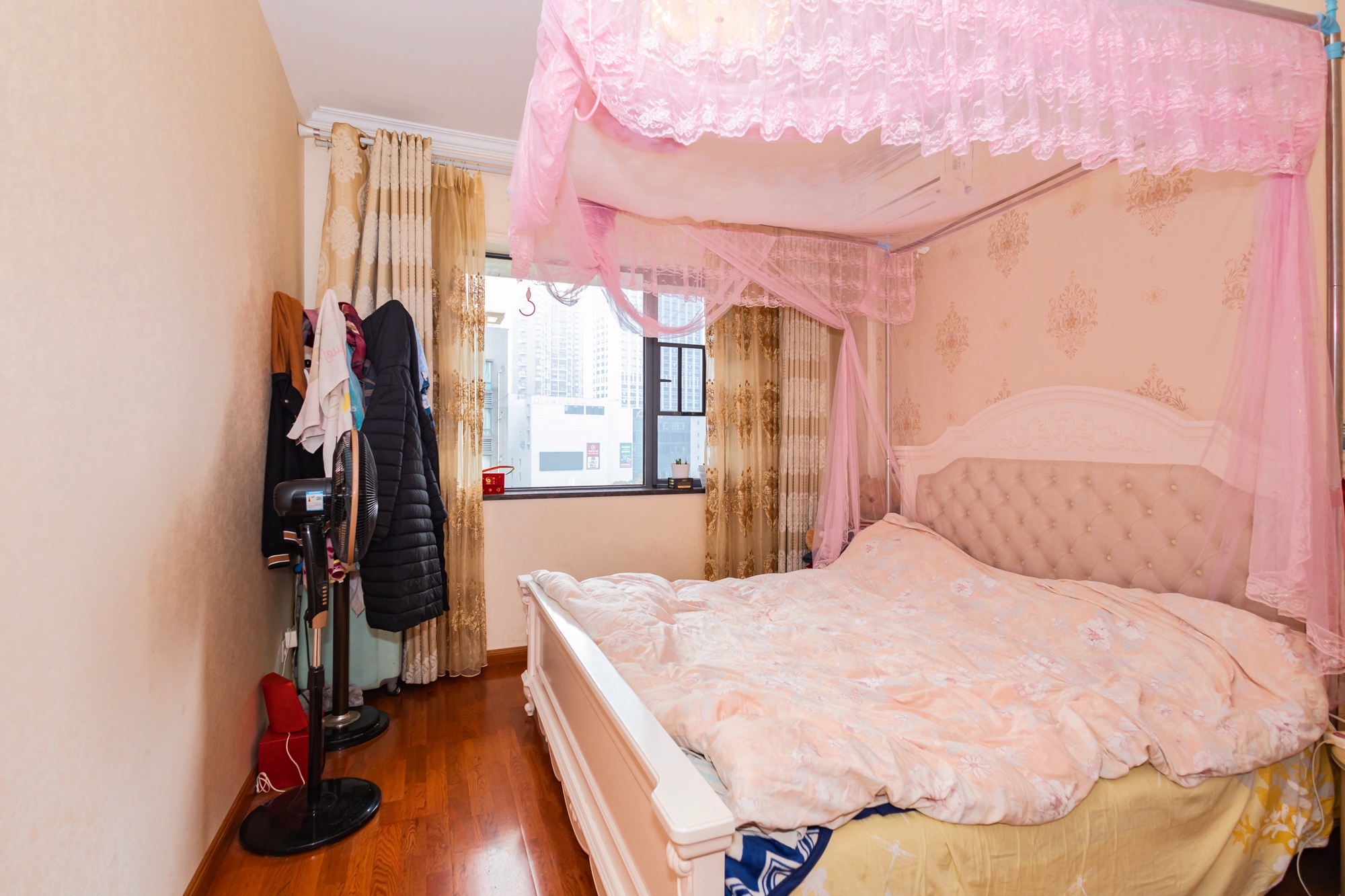 恒基凯旋门一二期  4室2厅2卫    219.8万 恒基凯旋门一二期  4室2厅2卫    219.8万卧室