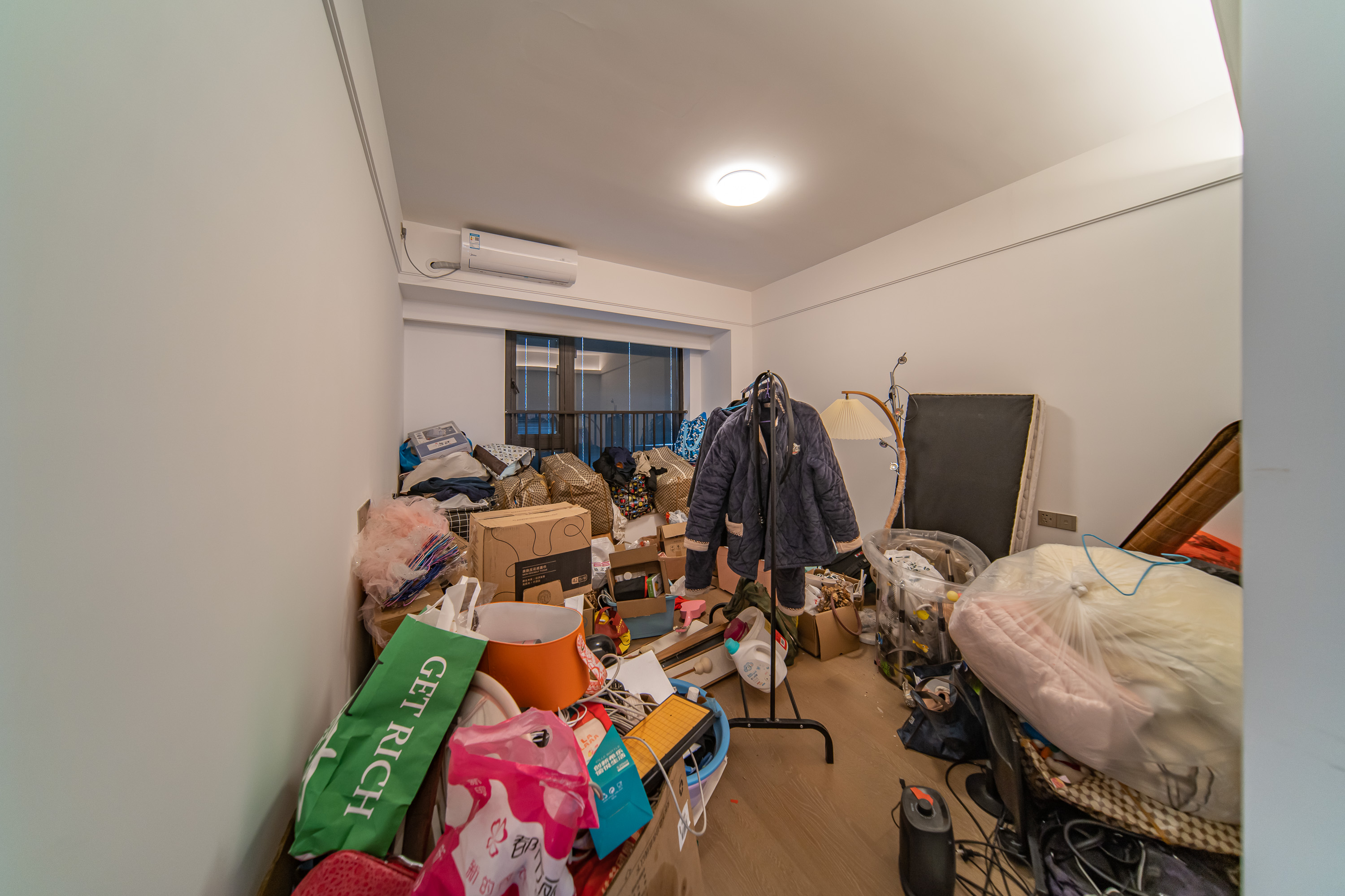 建发电建江山悦  4室2厅2卫   180.00万卧室