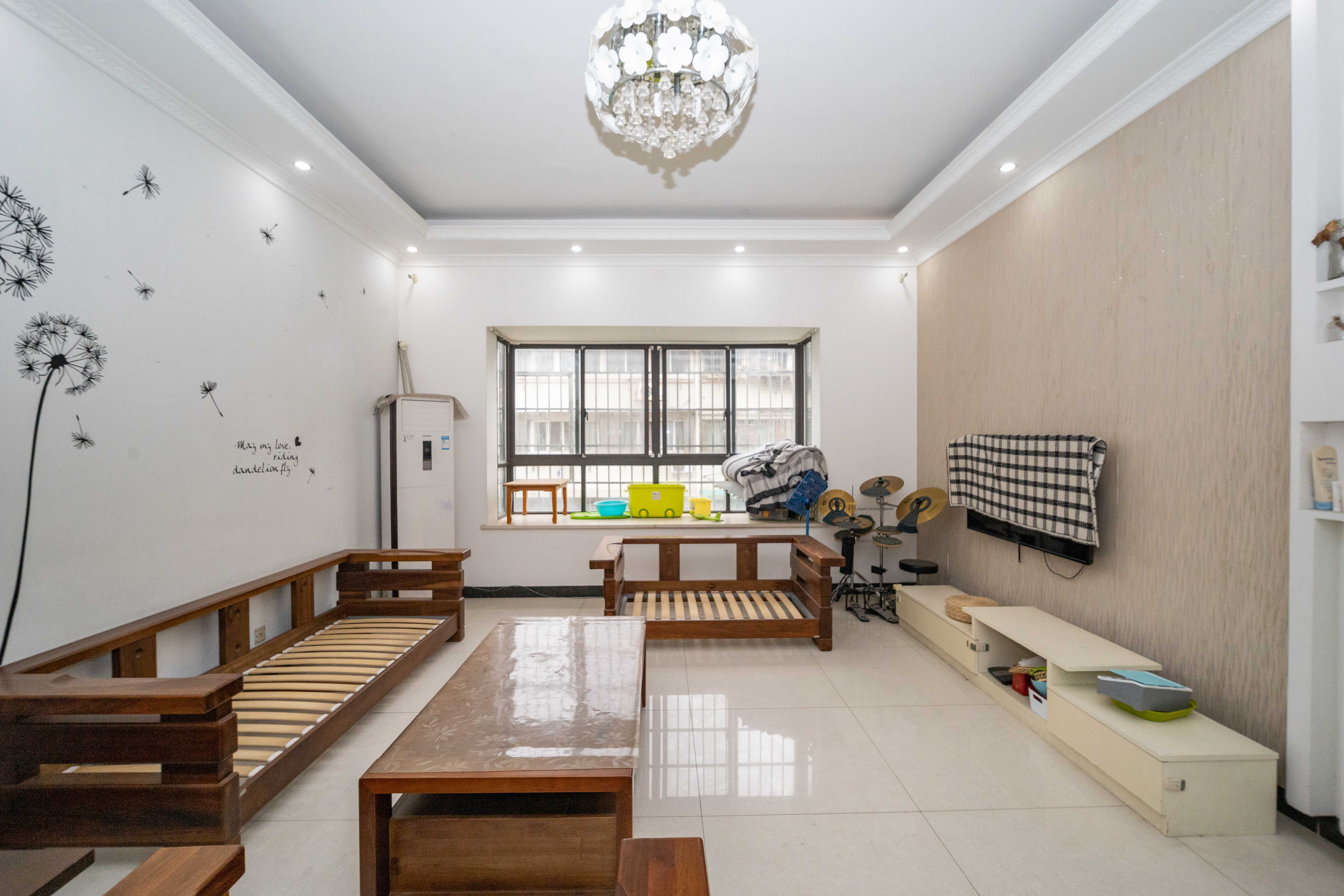 振湘园 3室2厅2卫 75.0万 振湘园 3室2厅2卫 75.0万客厅