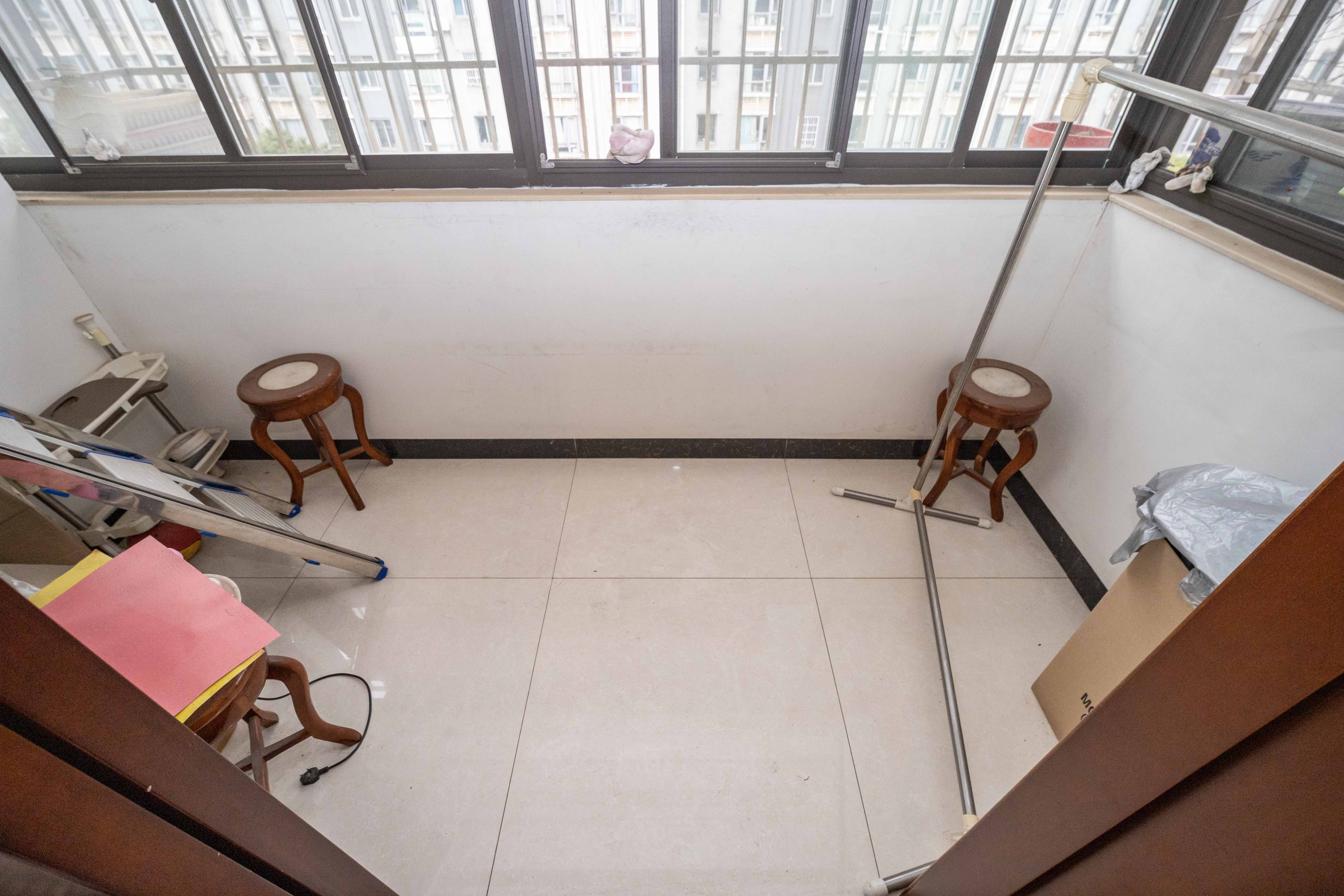 振湘园 3室2厅2卫 75.0万 振湘园 3室2厅2卫 75.0万阳台