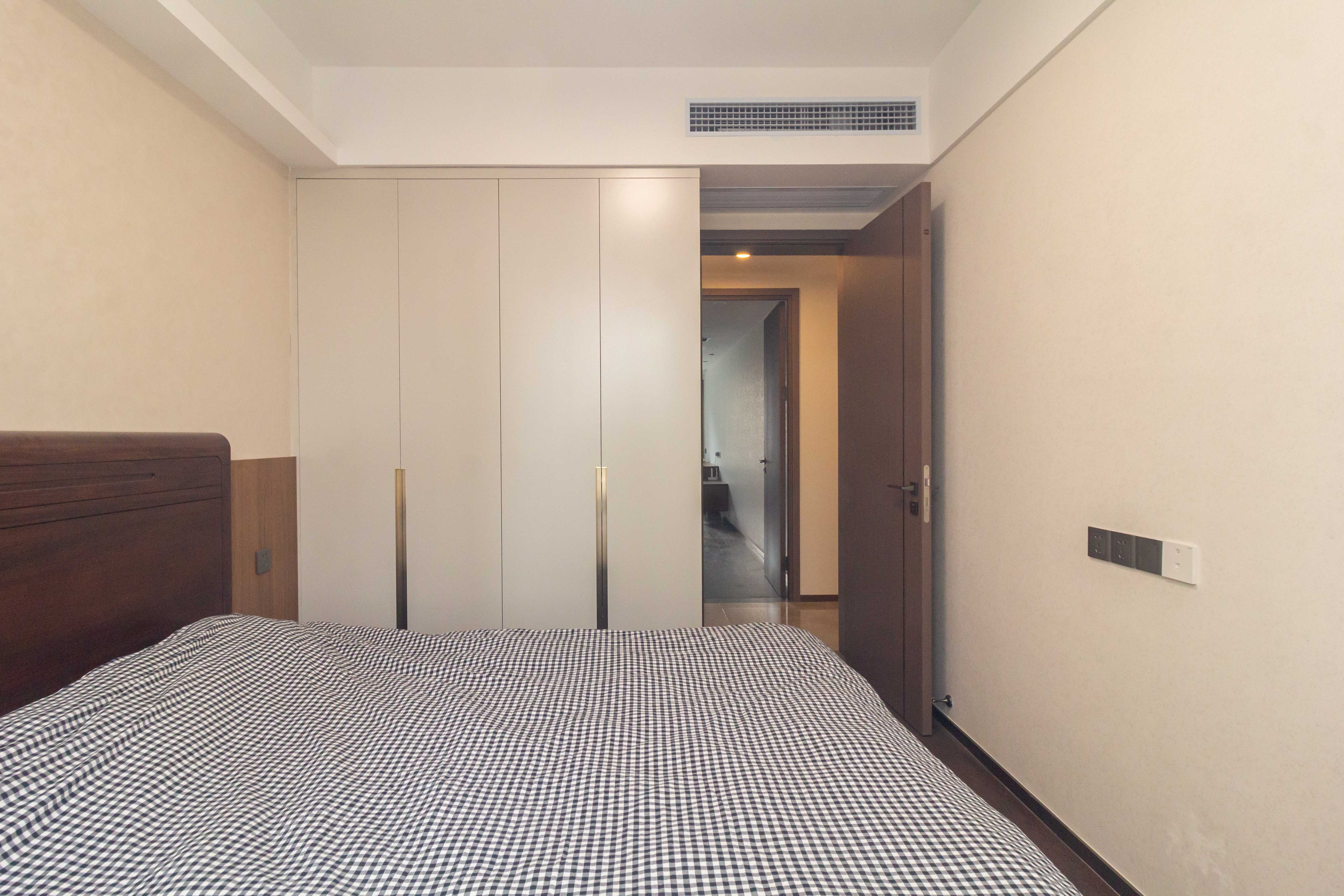 金茂建发观悦  4室2厅3卫   333.50万卧室