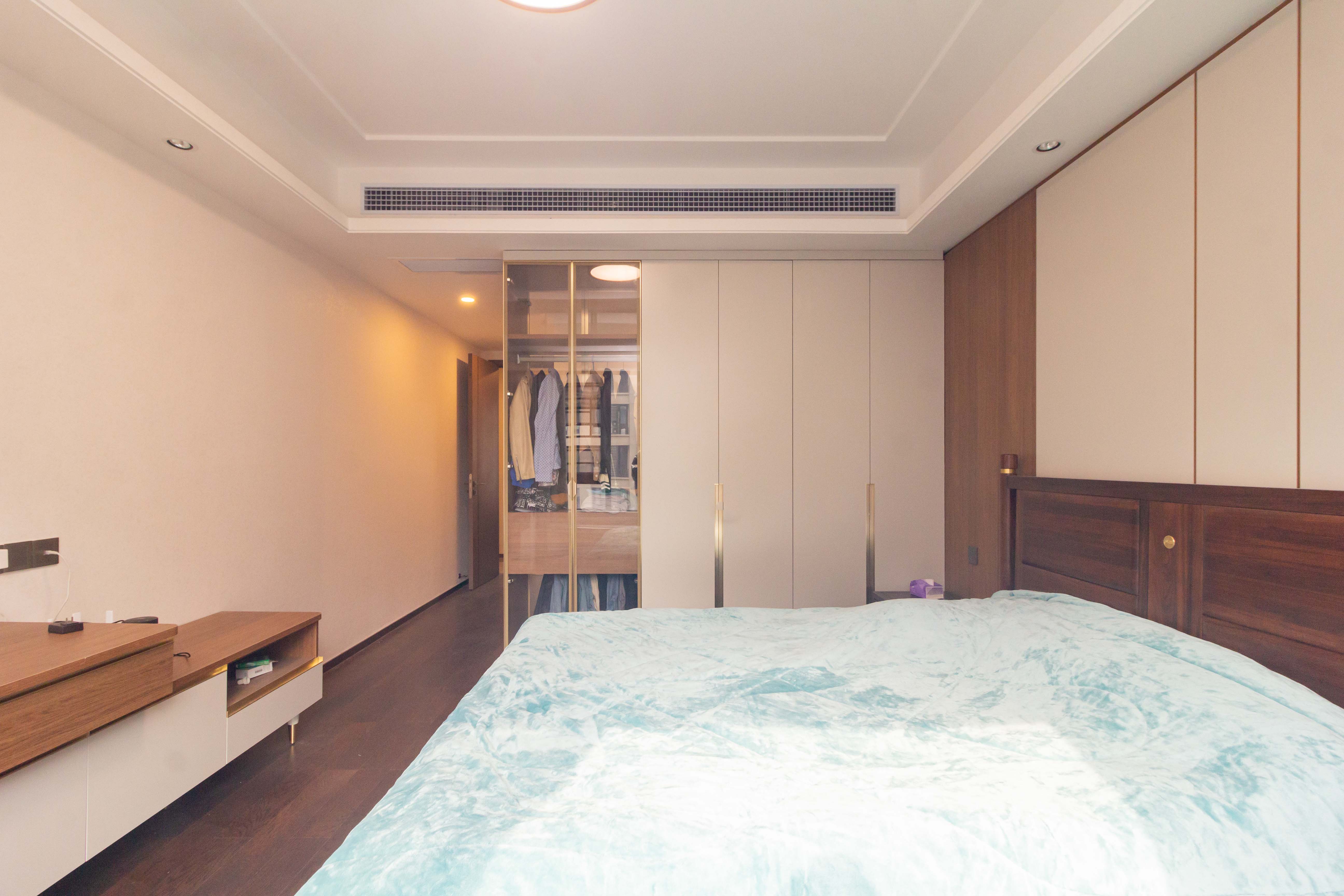 金茂建发观悦  4室2厅3卫   333.50万卧室