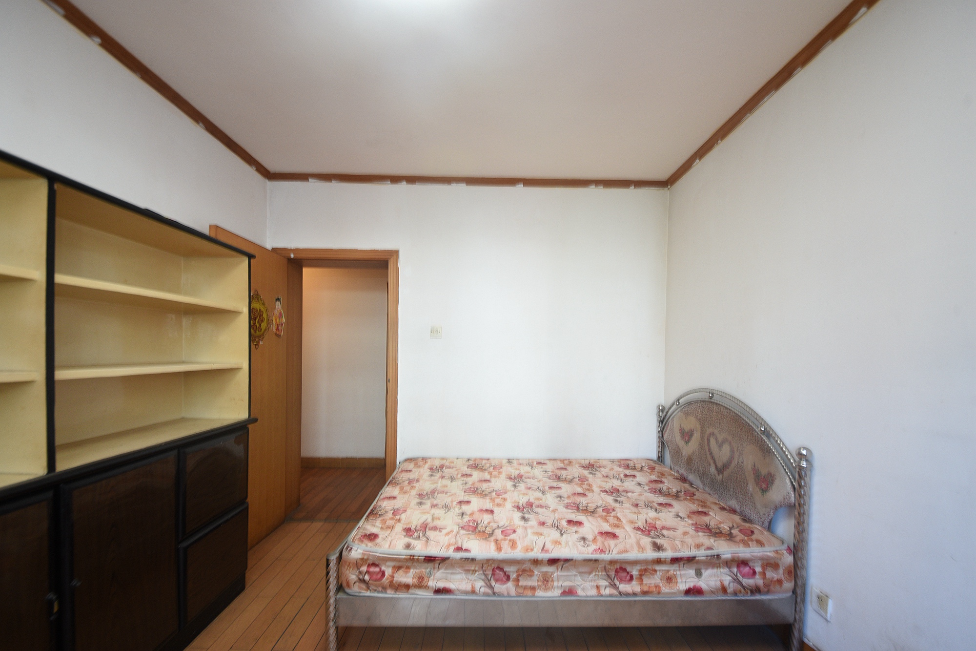 鸿园小区  3室2厅2卫   130.00万卧室