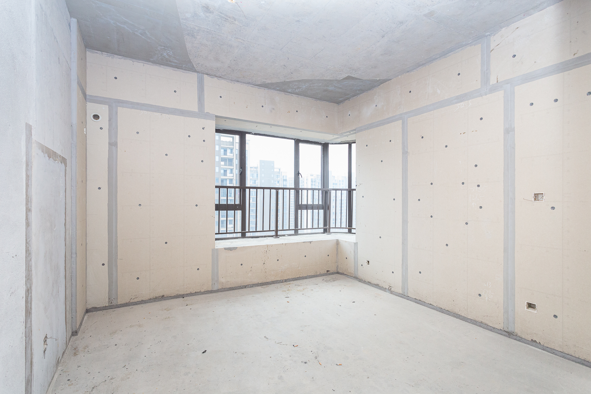 润和湘江天地AB区  4室2厅2卫    207.5万 润和湘江天地AB区  4室2厅2卫    207.5万卧室