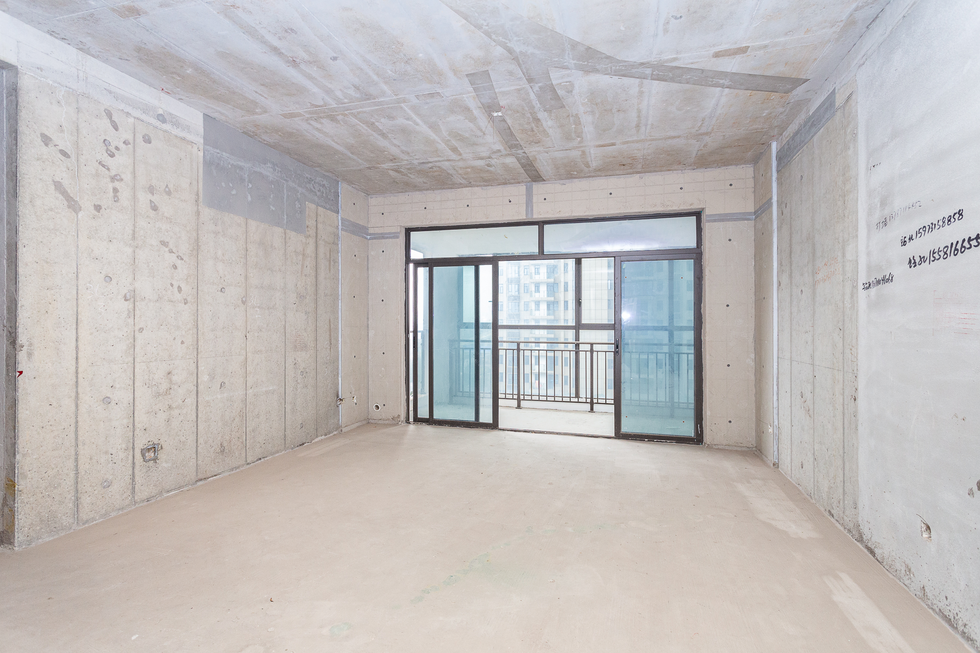 润和湘江天地AB区 4室2厅3卫 199.0万 润和湘江天地AB区 4室2厅3卫 199.0万客厅