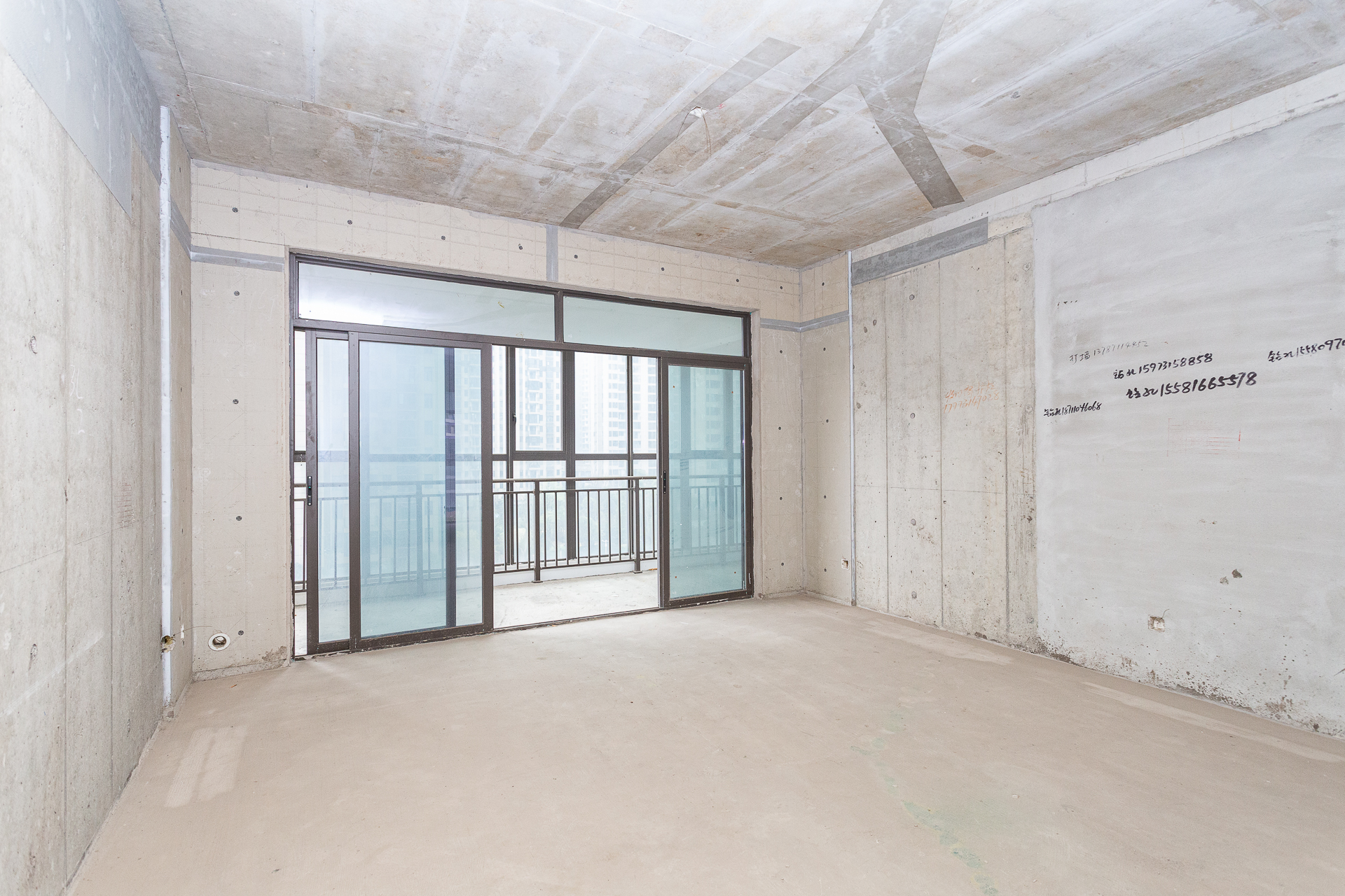 润和湘江天地AB区 4室2厅3卫 199.0万 润和湘江天地AB区 4室2厅3卫 199.0万客厅