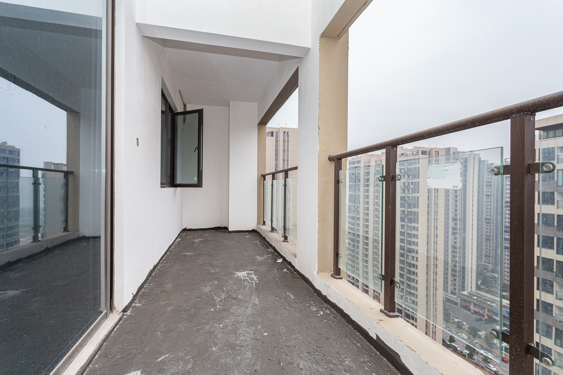 润和湘江天地C区 3室2厅2卫 106.0万 润和湘江天地C区 3室2厅2卫 106.0万阳台