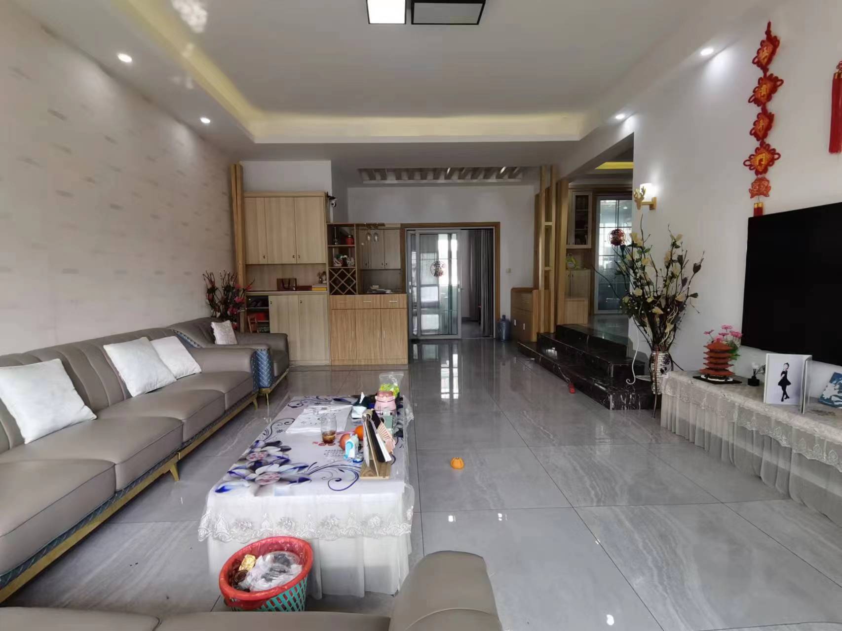 青年乐园 6室3厅3卫 82.0万 青年乐园 6室3厅3卫 82.0万室内图