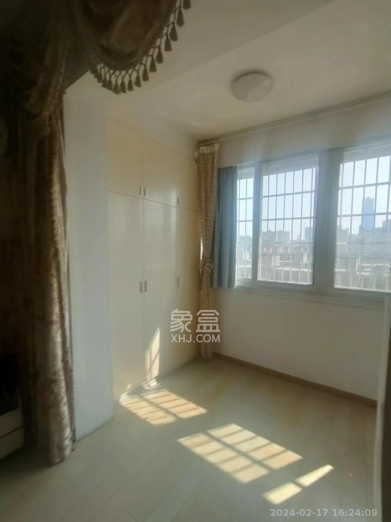 留香雅苑  3室2厅2卫   2700.00元/月室内图1