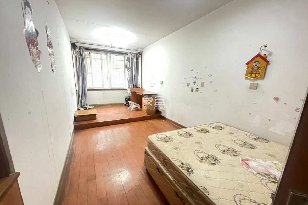 康和山庄 3室2厅2卫 42.0万 康和山庄 3室2厅2卫 42.0万室内图