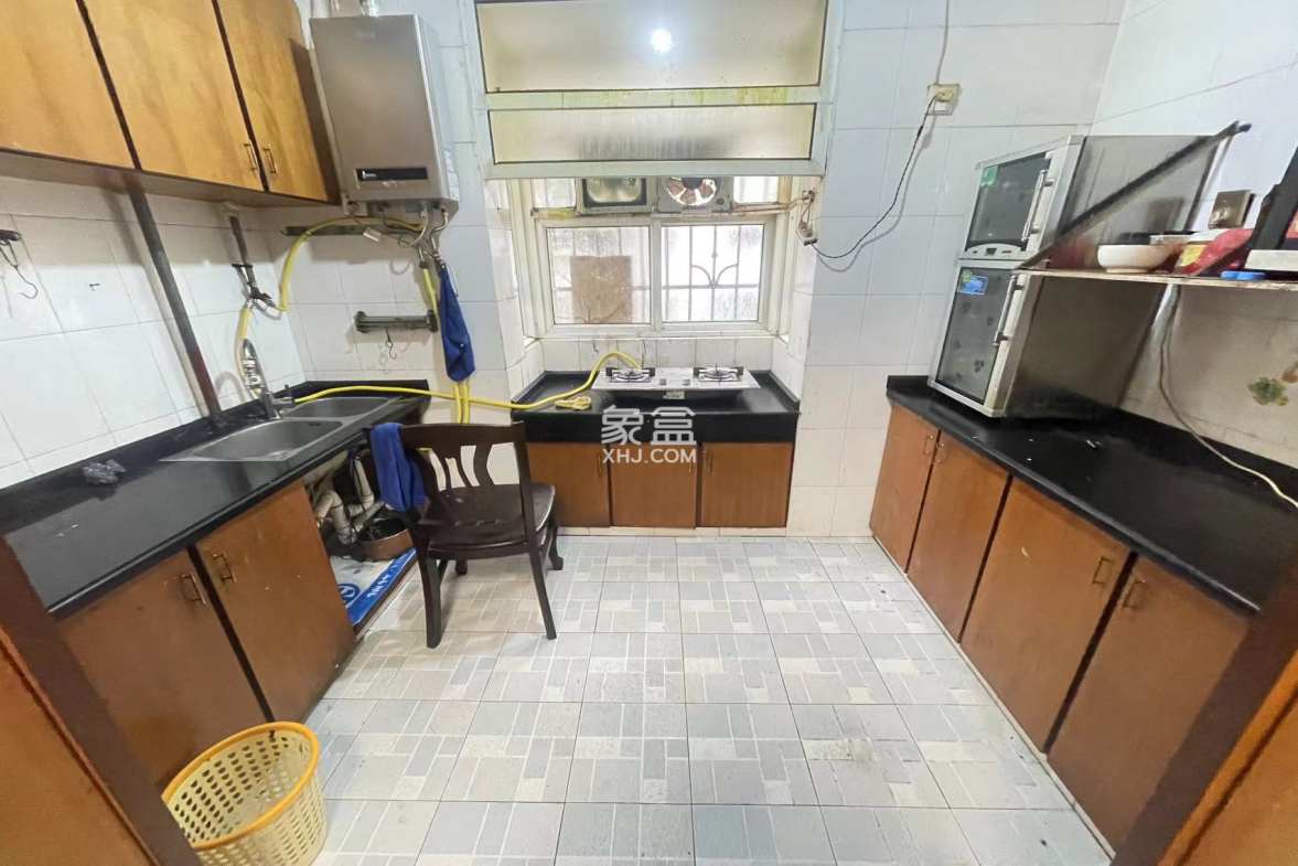 康和山庄 3室2厅2卫 42.0万 康和山庄 3室2厅2卫 42.0万室内图